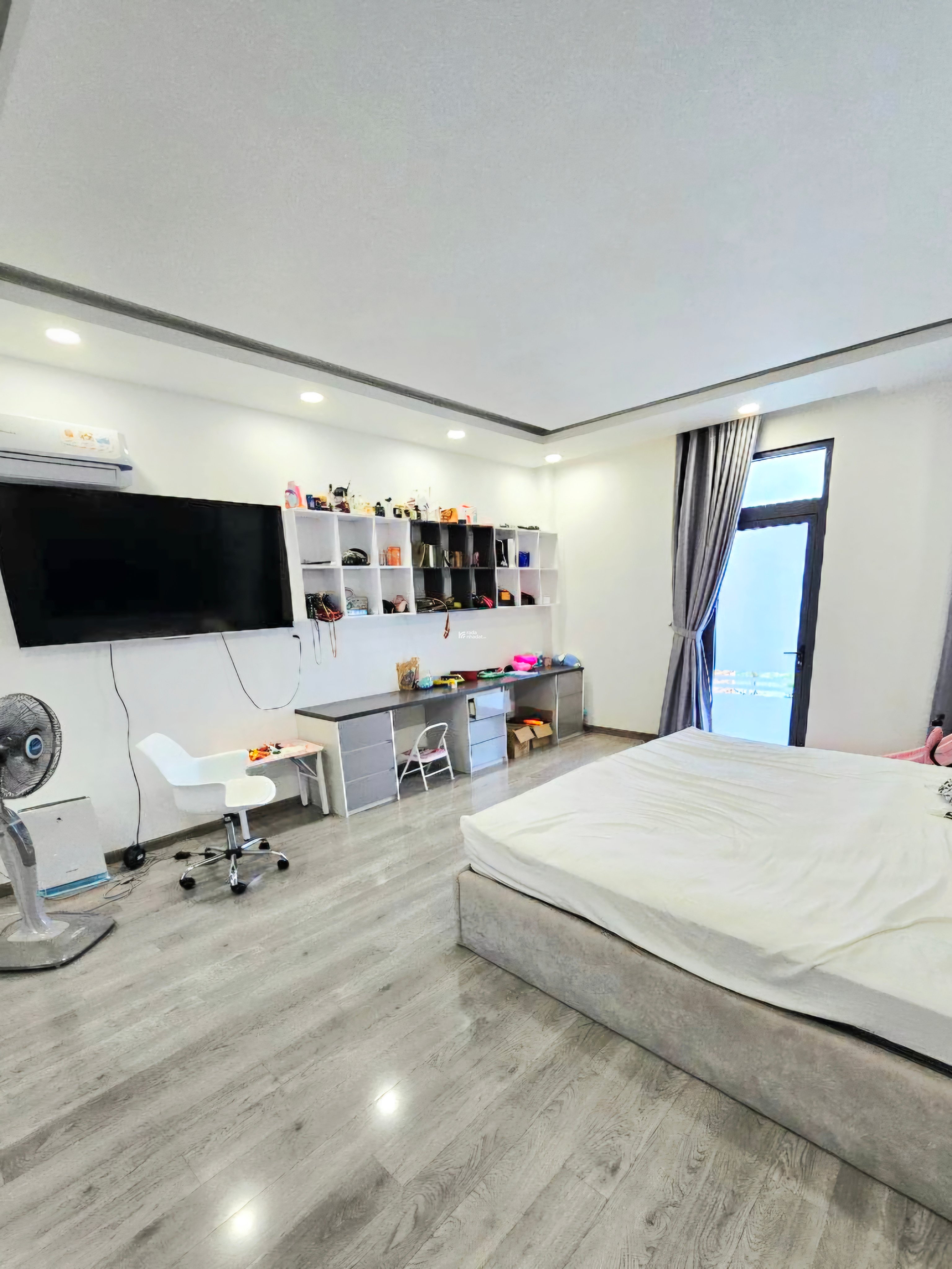 BÁN NHÀ ĐẸP TÂN PHÚ ,QUẬN 11- 5 TẦNG - 4.5x 20M - HXT 8M THÔNG