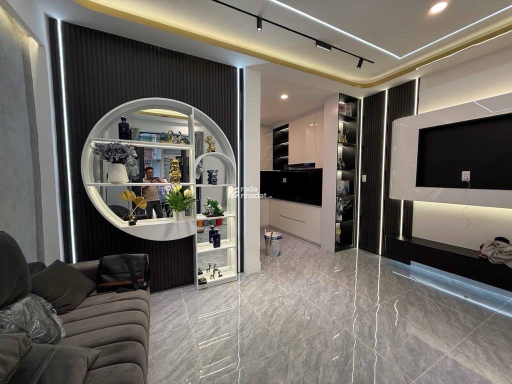 Kẹt tiền bán nhà giá 3 tỷ 650, đường Nguyễn Lâm, Phường 1, Bình Thạnh sát Quận 1