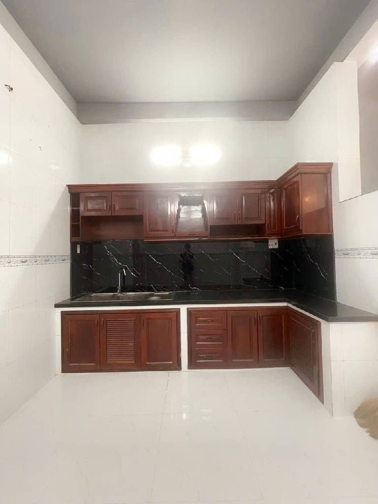 BÁN NHÀ ĐẸP 3 LẦU  SÂN THƯỢNG MÁI CHE NGAY KHU VIP CON ĐƯỜNG THỜI TRANG NỔI TIẾNG CỦA QUẬN 5