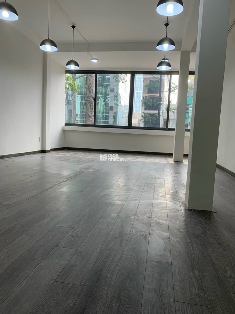 MẶT TIỀN TRUNG TÂM ĐẤT VÀNG QUẬN 1 - GẦN NGÃ TƯ NGUYỄN VĂN CỪ VÀ TRẦN HƯNG ĐẠO - 4 LÀN ĐƯỜNG 40M