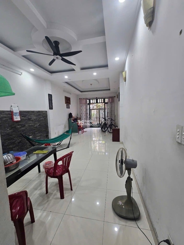  BÁN NHÀ NGAY CHỢ TÂN HƯƠNG – HẺM XE HƠI – NHÀ ĐẸP 3 TẦNG – 84M – CHỈ 8.X TỶ