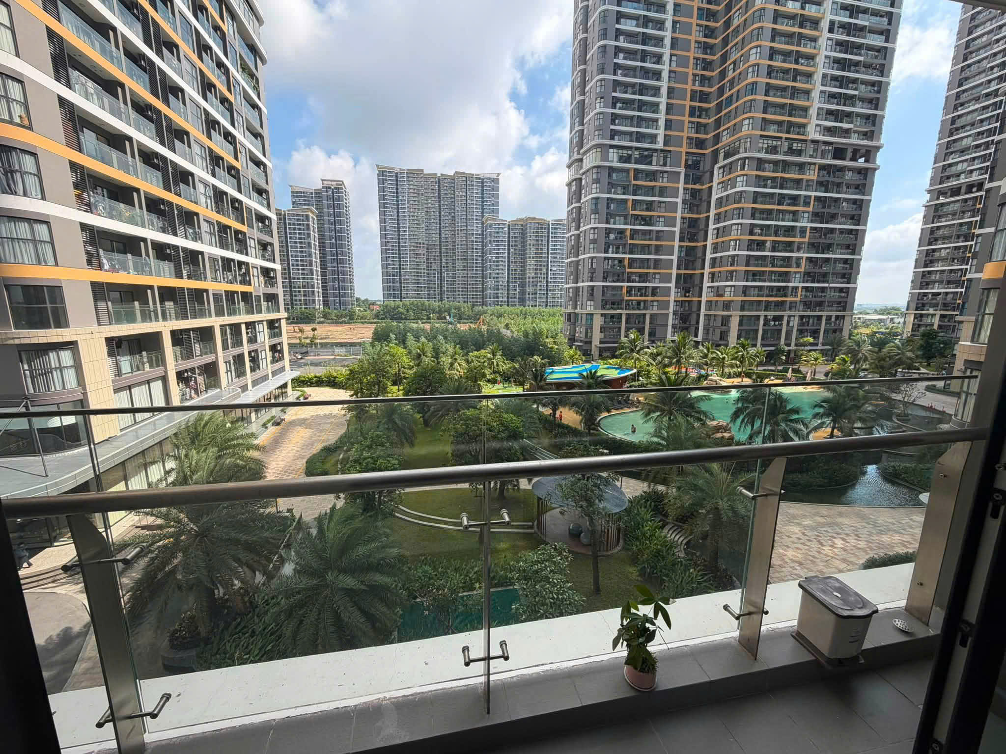 CHO THUÊ CĂN 2PN 80M2 FULL NỘI THẤT GIÁ CHỈ 13 TRIỆU TẠI BE3 VINHOMES QUẬN 9