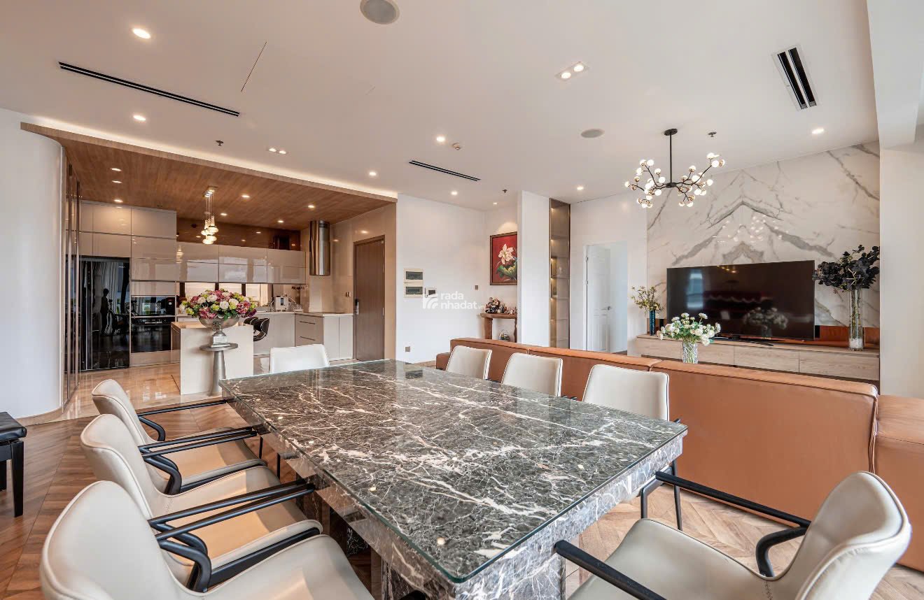 Cần bán gấp GIÁ TỐT căn góc Penhouse 4-42.04 Vinhomes Central Park (3 Ban công siêu rộng đẹp)