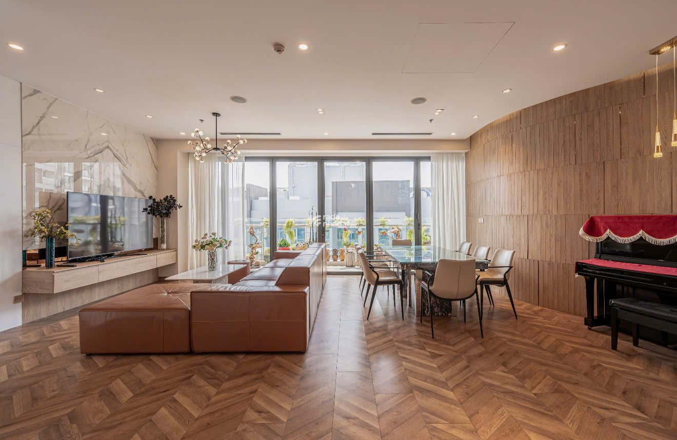 Cần bán gấp GIÁ TỐT căn góc Penhouse 4-42.04 Vinhomes Central Park (3 Ban công siêu rộng đẹp)