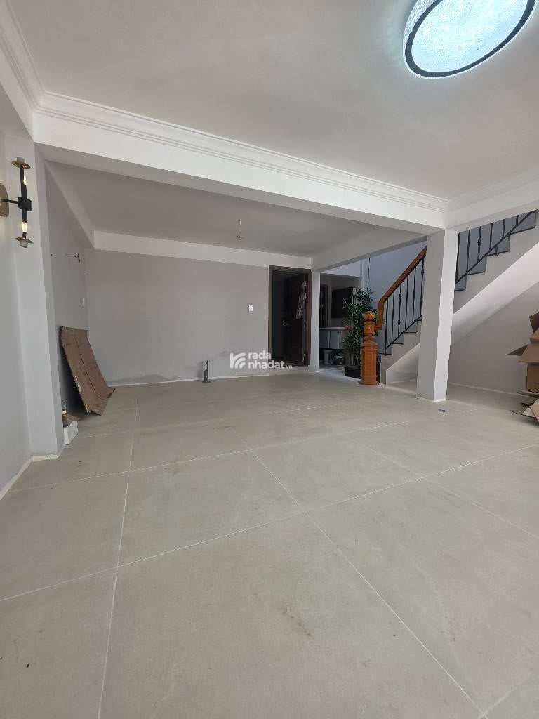 Kết cấu 2 Tầng BTCT, 4 Phòng ngủ, có phòng trệt cho người lớn tuổi, 2 nhà vệ sinh,  