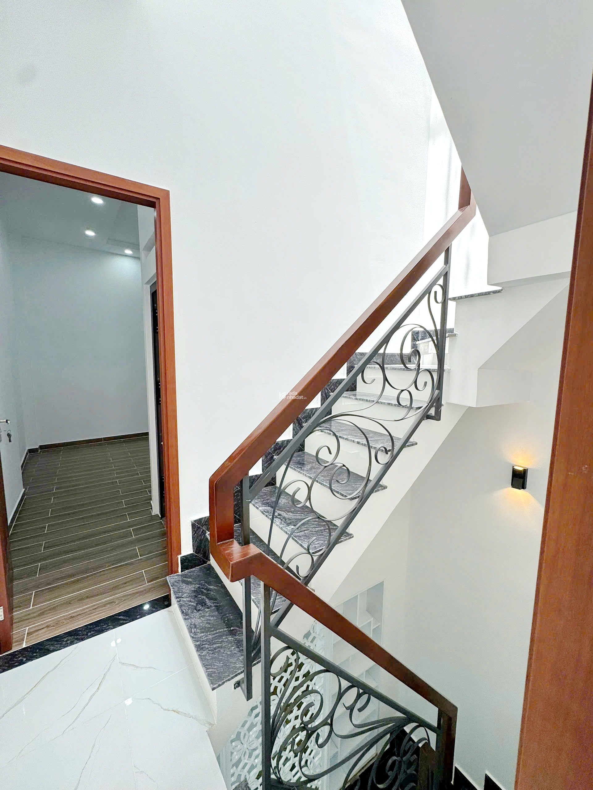 Bán nhà mới 2 lầu sát hẻm xe hơi đường Âu Dương Lân P. Chánh Hưng Quận 8