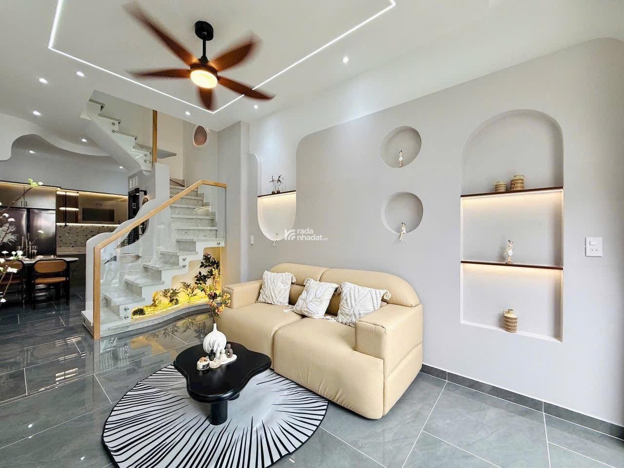 Bán nhà 68m2 xây 3 tầng Phan Tây Hồ, Phú Nhuận Gần Co. Op Rạch Miễu giá 2tỷ850. Hẻm 4m. Sổ riêng