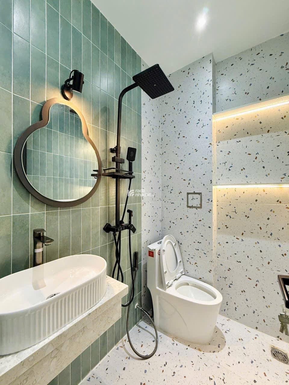 Bán nhà 68m2 xây 3 tầng Phan Tây Hồ, Phú Nhuận Gần Co. Op Rạch Miễu giá 2tỷ850. Hẻm 4m. Sổ riêng