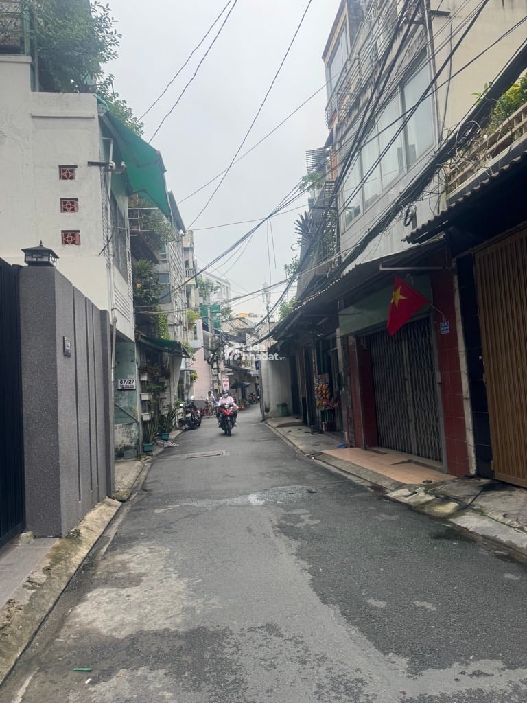 HẺM XE HƠI TRẦN CAO VÂN, PHÚ NHUẬN, 5.6M BỀ NGANG. CÓ KẾT CẤU Ở NGAY. GIẢM 800TR CHỈ 10.7T TL