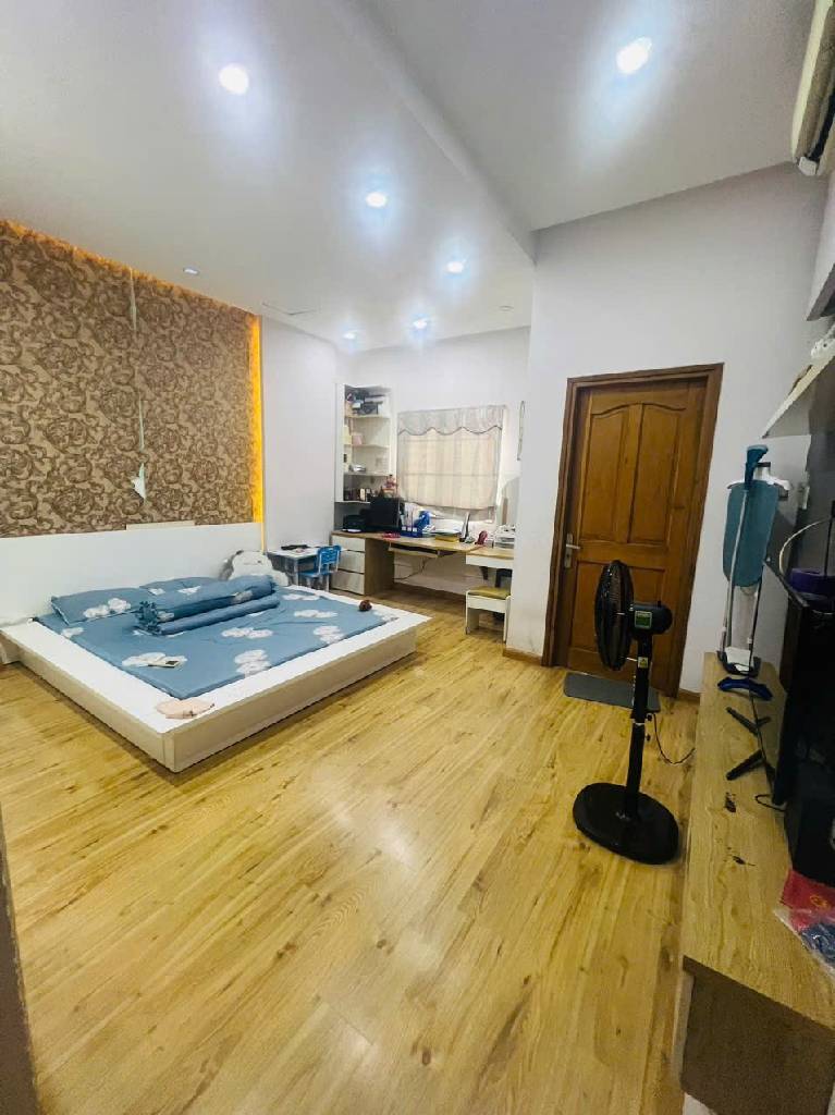  Lô góc thoáng mát, sạch sẽ, 4.8x14m, 2 tầng 3pn, 2wc, pk, ban công.
