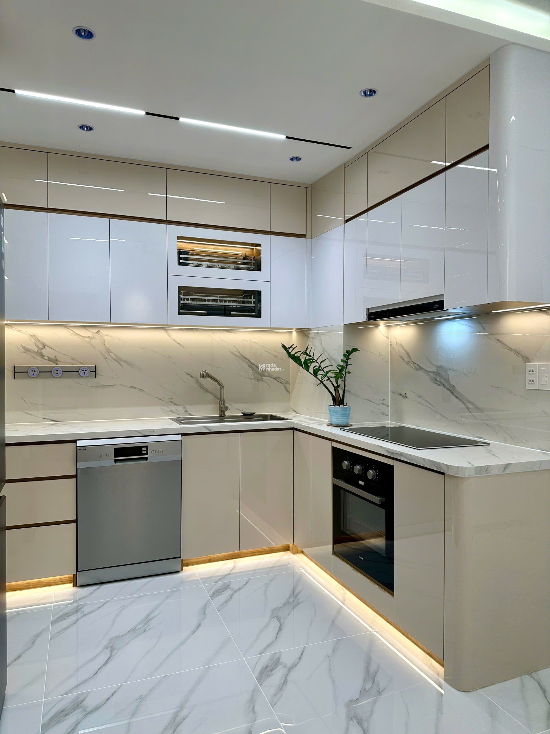Bán căn hộ Sky garden 3, PMH, Q7, căn góc 72m2, 3PN nhà mới đẹp, giá chỉ 6,2 tỷ 