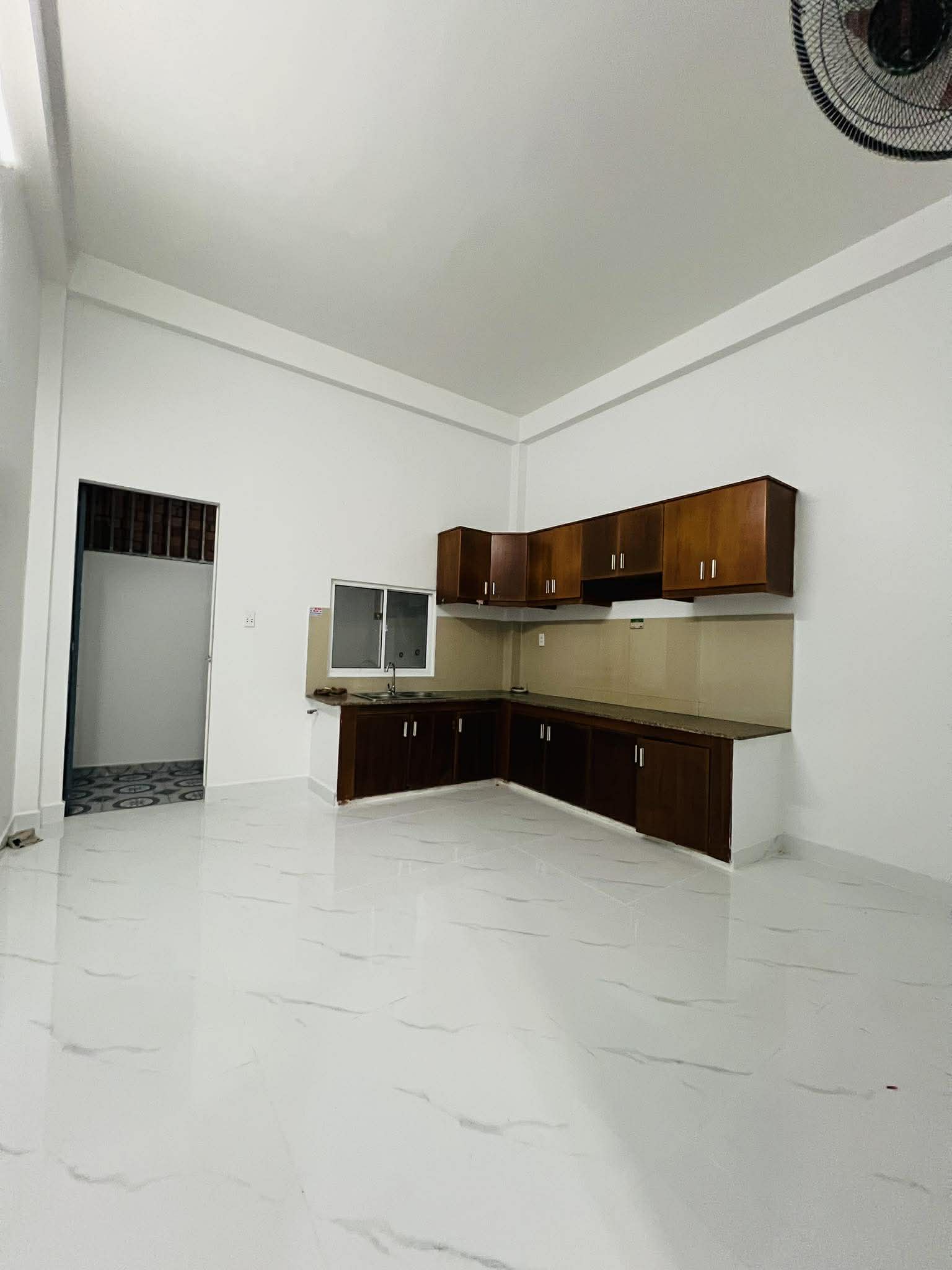 Bán Nhà Mặt Tiền - Gần VinHomes Quận 9 - Dòng Tiền Tốt. Giá nhỉnh 4 Tỷ
