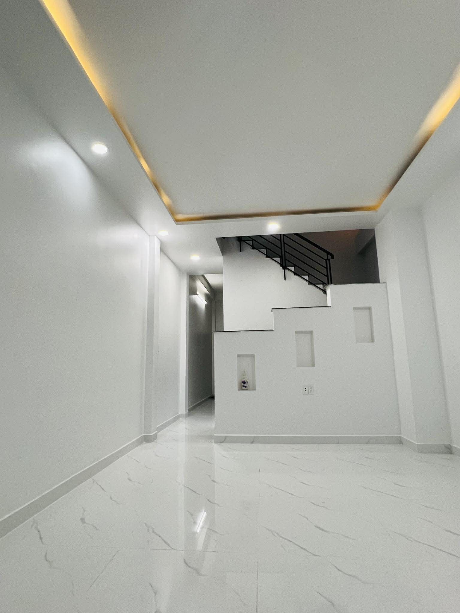 Bán Nhà Mặt Tiền - Gần VinHomes Quận 9 - Dòng Tiền Tốt. Giá nhỉnh 4 Tỷ
