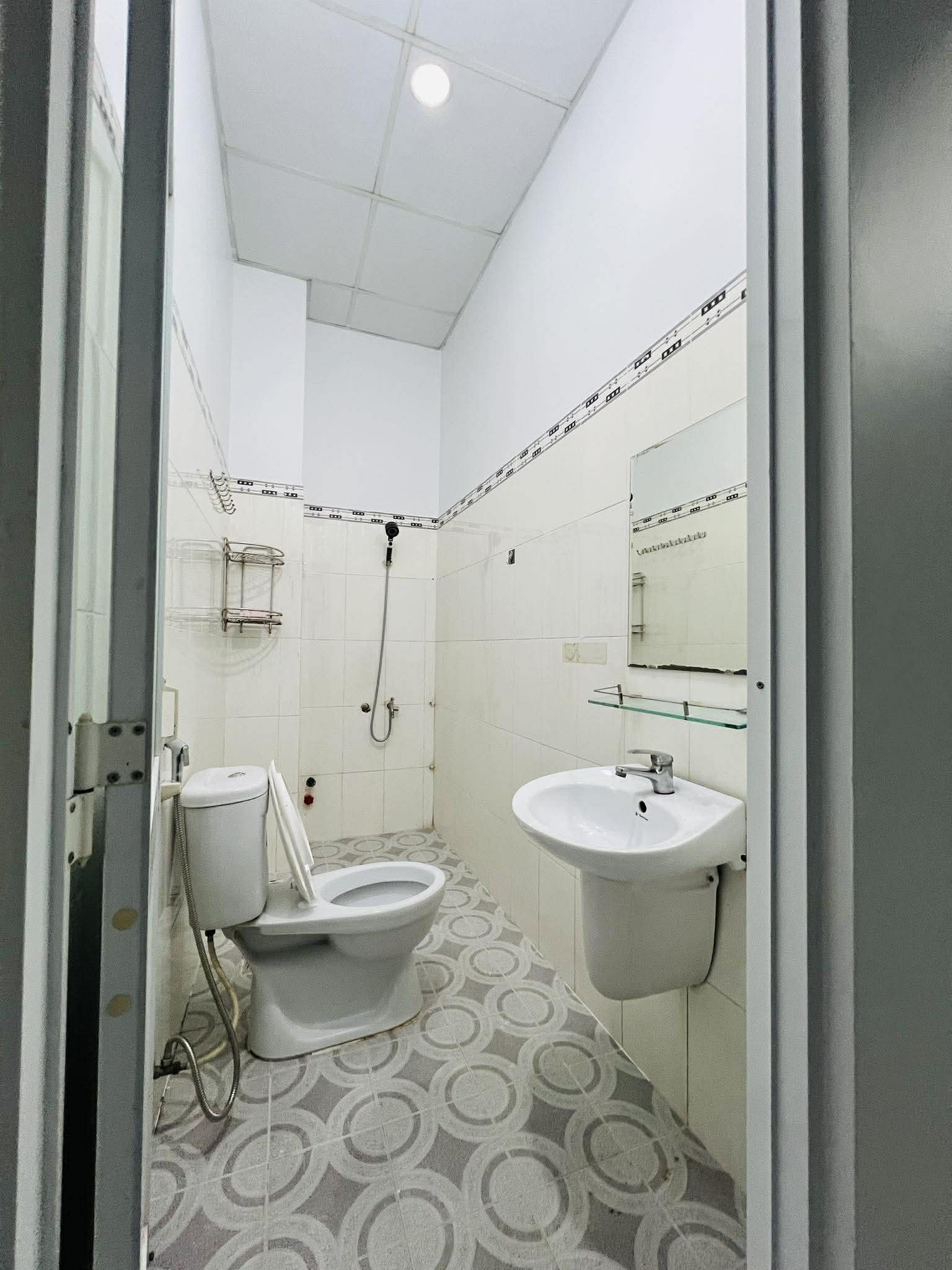 Bán Nhà Mặt Tiền - Gần VinHomes Quận 9 - Dòng Tiền Tốt. Giá nhỉnh 4 Tỷ
