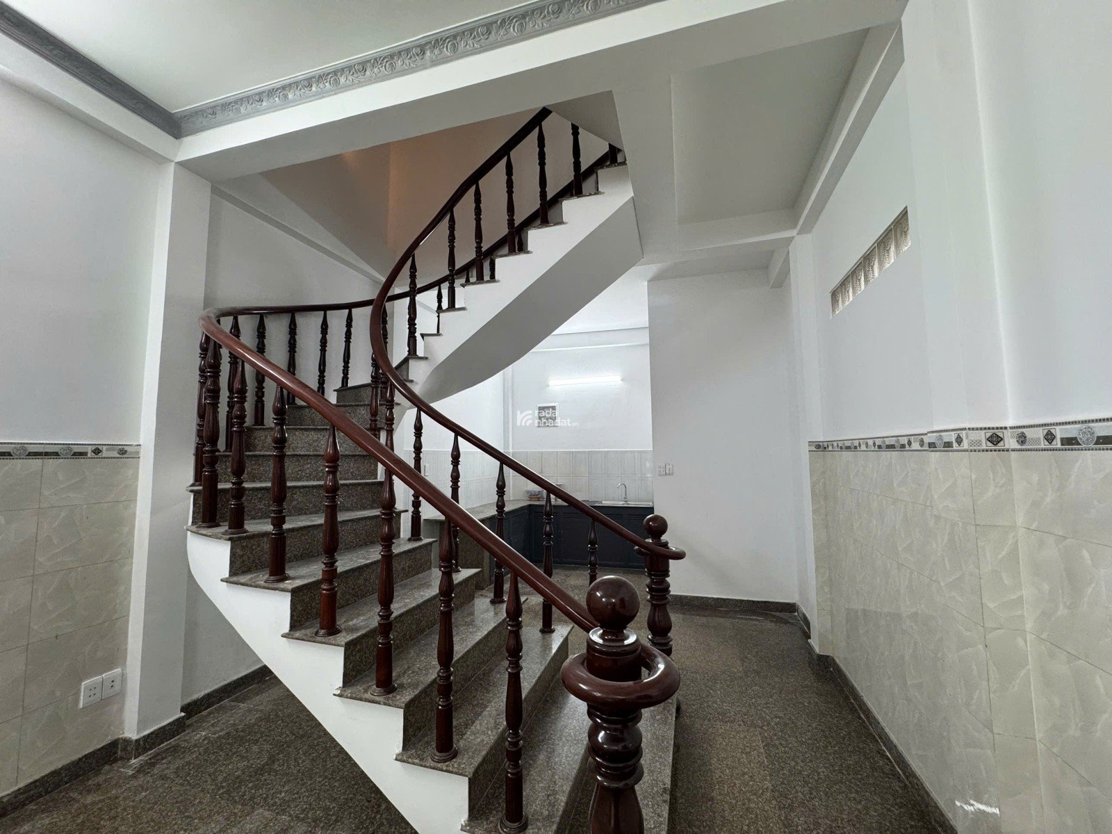  NHÀ MỚI CÒN THƠM MÙI SƠN - 3 TẦNG  - HXH  - SÁT CẦU VƯỢT LINH XUÂN  - LINH XUÂN  - THỦ ĐỨC.