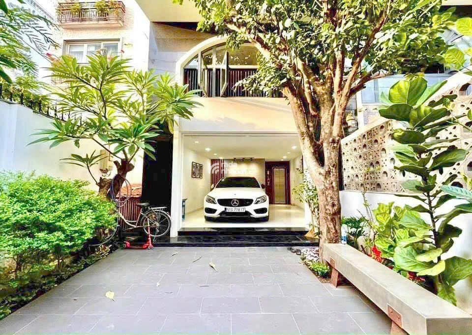 140 tỷ! Bán BUILDING MT Đ. Nguyễn Cửu Đàm, Q. TP  17x36m  hầm 6 tầng.