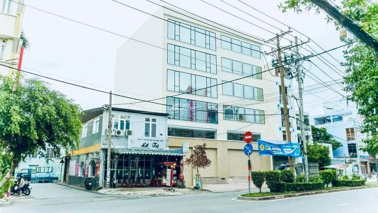 140 tỷ! Bán BUILDING MT Đ. Nguyễn Cửu Đàm, Q. TP  17x36m  hầm 6 tầng.