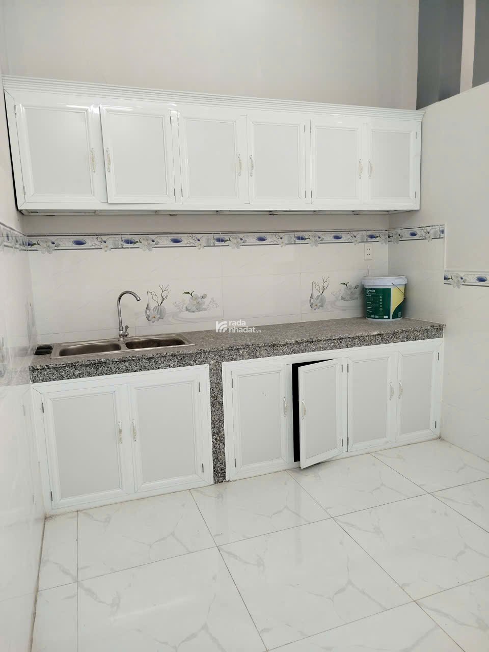 nhà góc 2 mặt tiền gần chợ mỹ hạnh  giá tốt 690tr dọn vào ở ngay