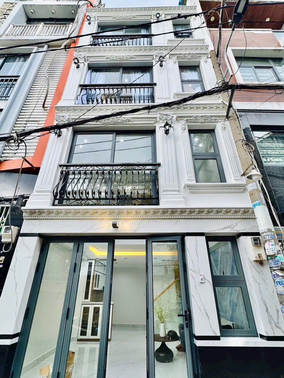 NHÀ MỚI XÂY VÀO Ở LIỀN (4X10M) - 3 LẦU - NGUYỄN VĂN ĐẬU GẦN CHỢ CÂY QUÉO 