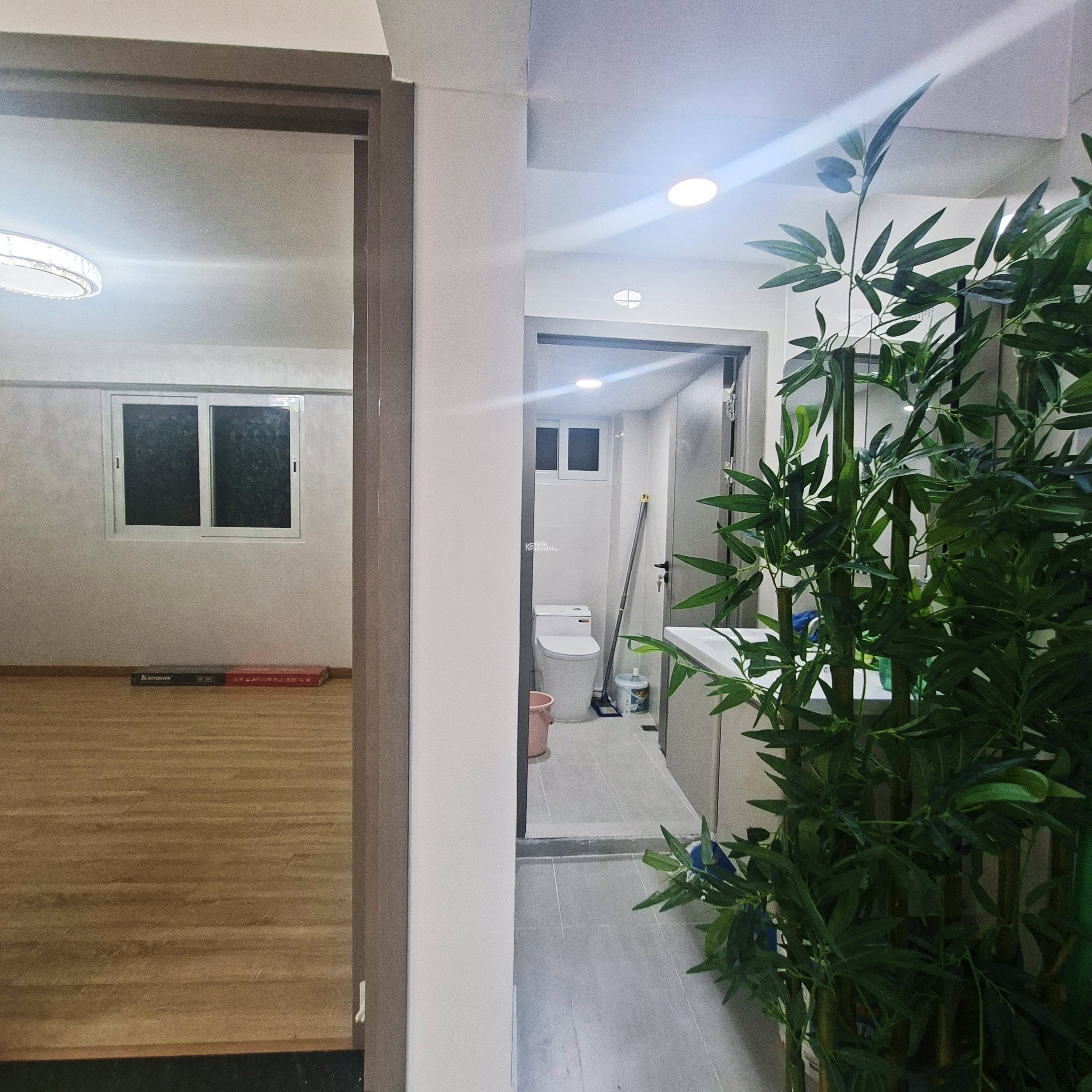 BTân - (2 tầng, ngang 5,3 x 10), 4PN - HXH - Có sân để ô tô trong nhà - sổ hồng - pháp lý chuẩn