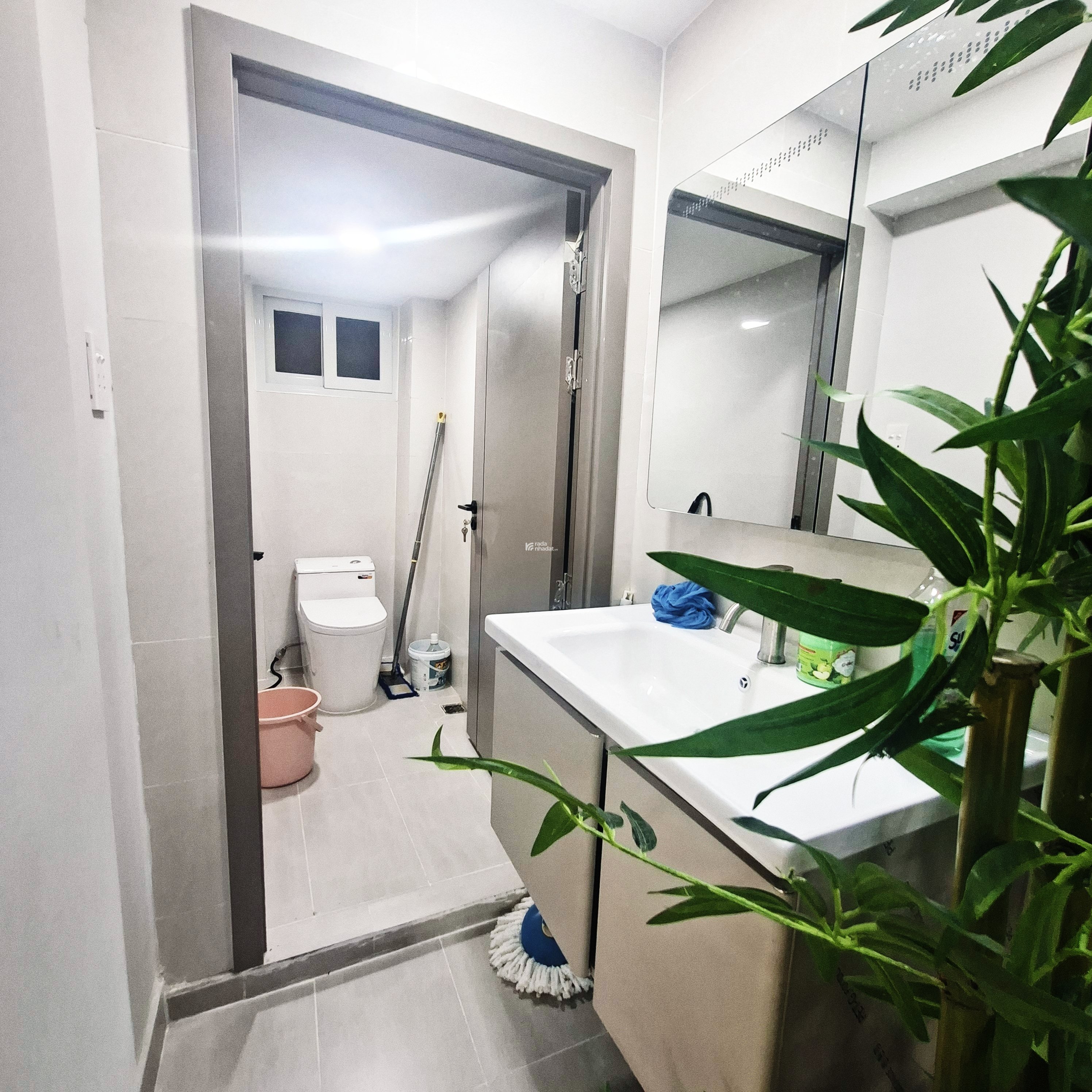 BTân - (2 tầng, ngang 5,3 x 10), 4PN - HXH - Có sân để ô tô trong nhà - sổ hồng - pháp lý chuẩn