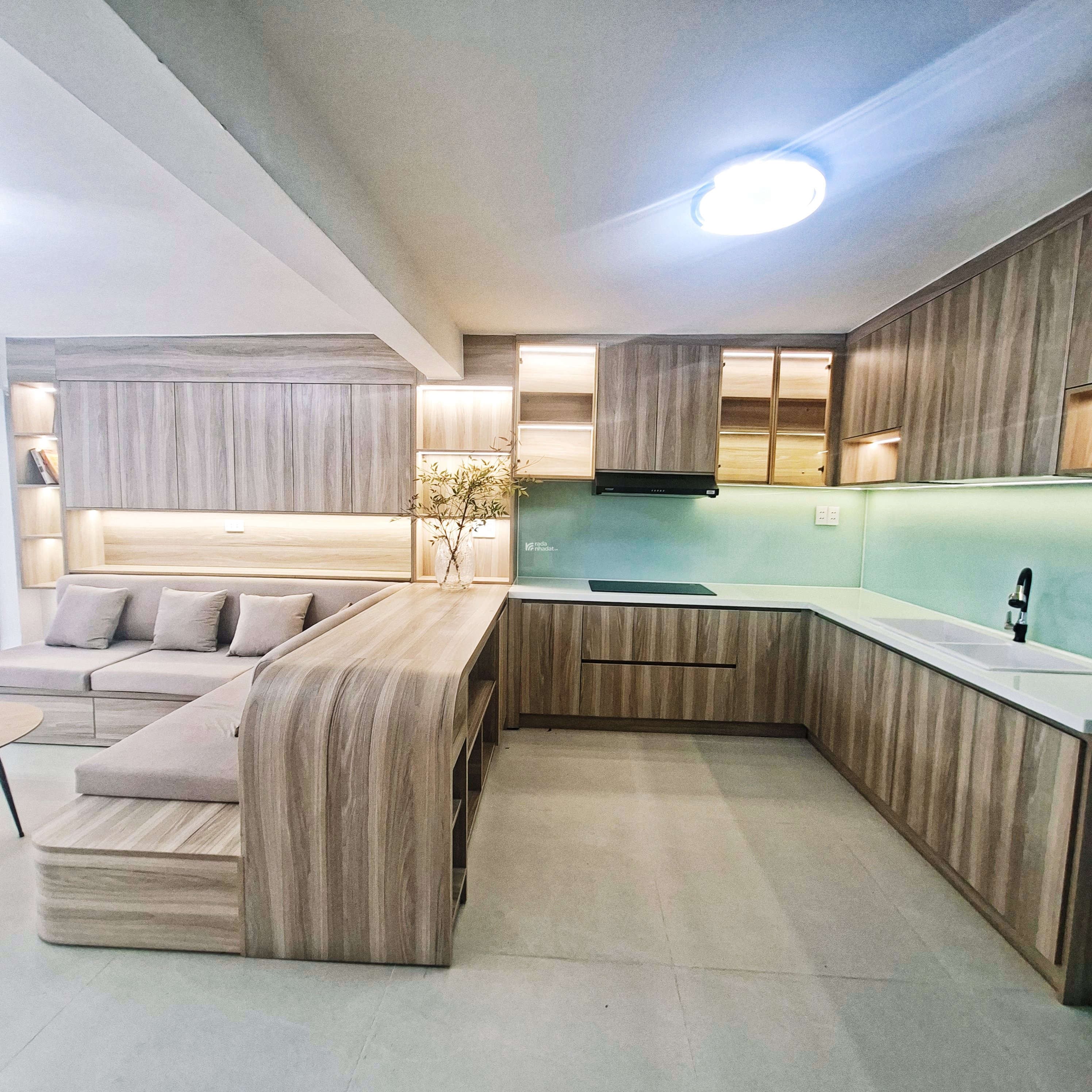 BTân - (2 tầng, ngang 5,3 x 10), 4PN - HXH - Có sân để ô tô trong nhà - sổ hồng - pháp lý chuẩn