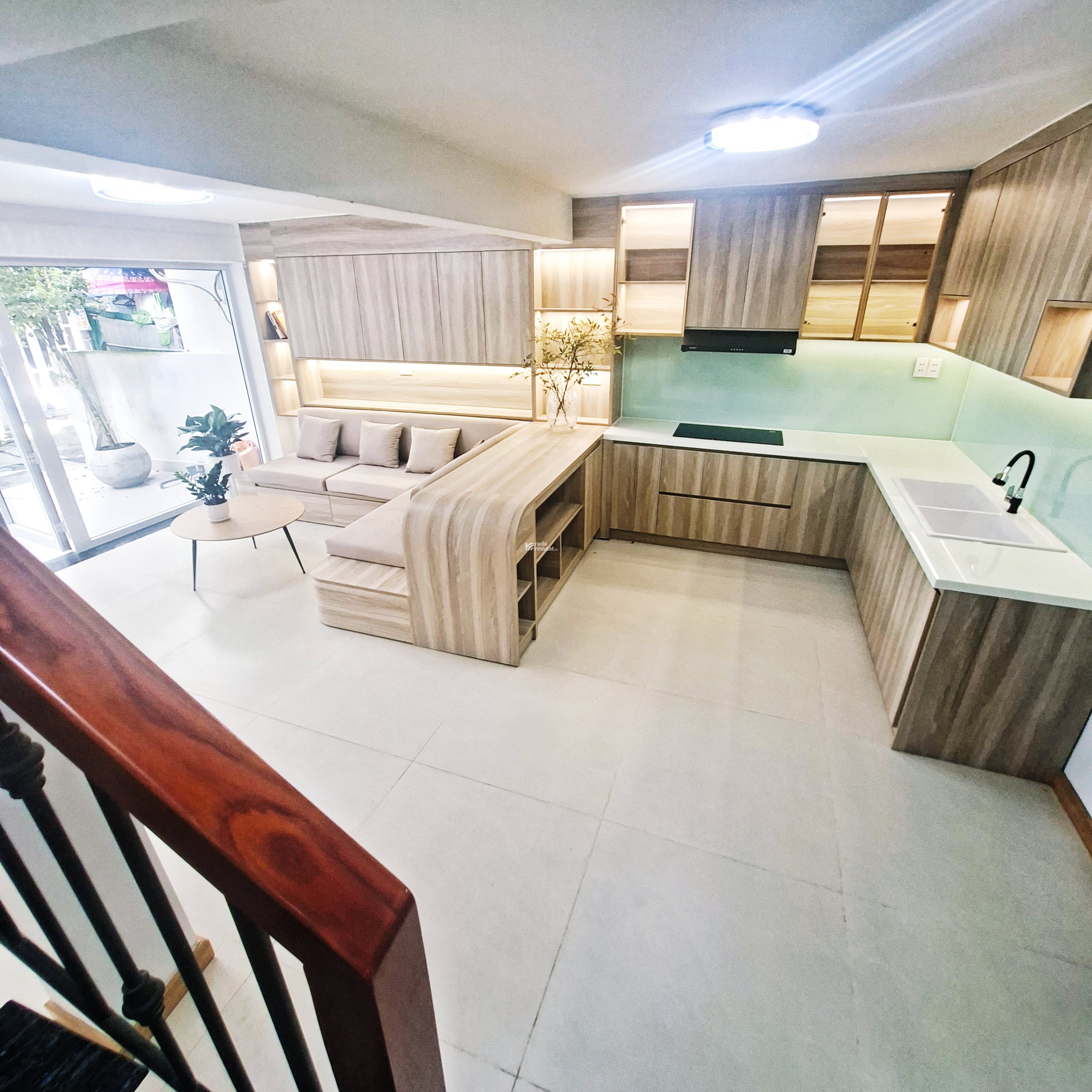 BTân - (2 tầng, ngang 5,3 x 10), 4PN - HXH - Có sân để ô tô trong nhà - sổ hồng - pháp lý chuẩn