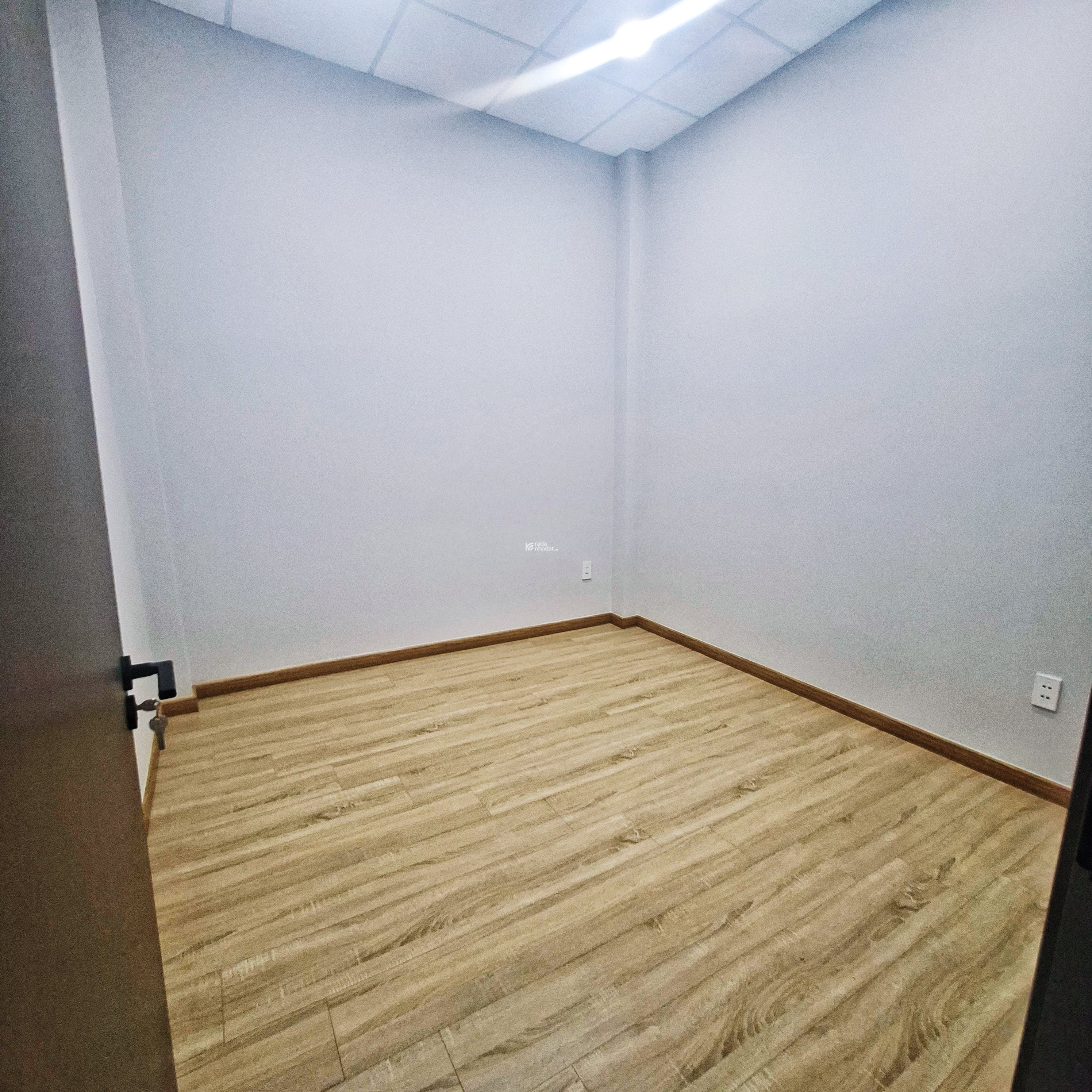 BTân - (2 tầng, ngang 5,3 x 10), 4PN - HXH - Có sân để ô tô trong nhà - sổ hồng - pháp lý chuẩn