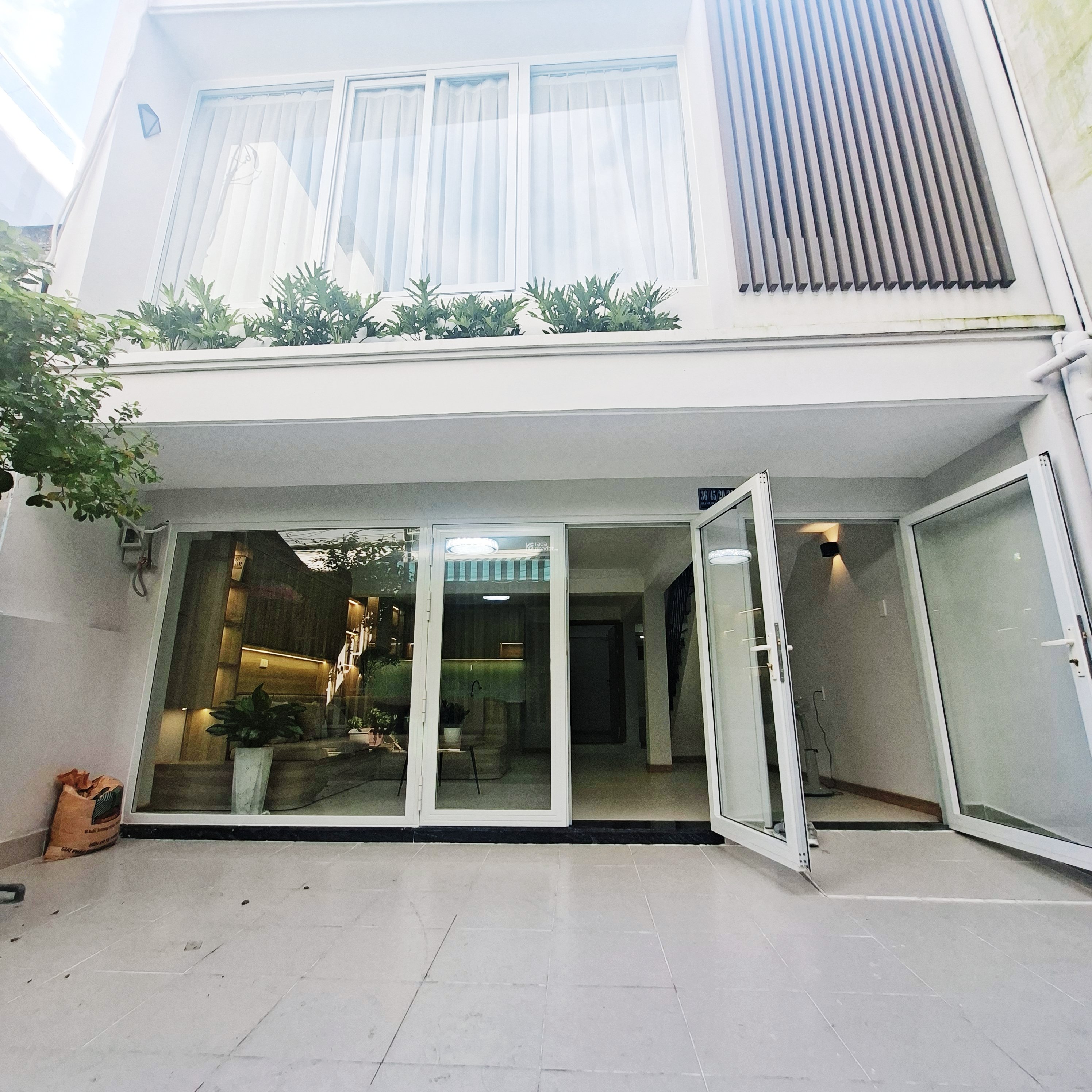 BTân - (2 tầng, ngang 5,3 x 10), 4PN - HXH - Có sân để ô tô trong nhà - sổ hồng - pháp lý chuẩn