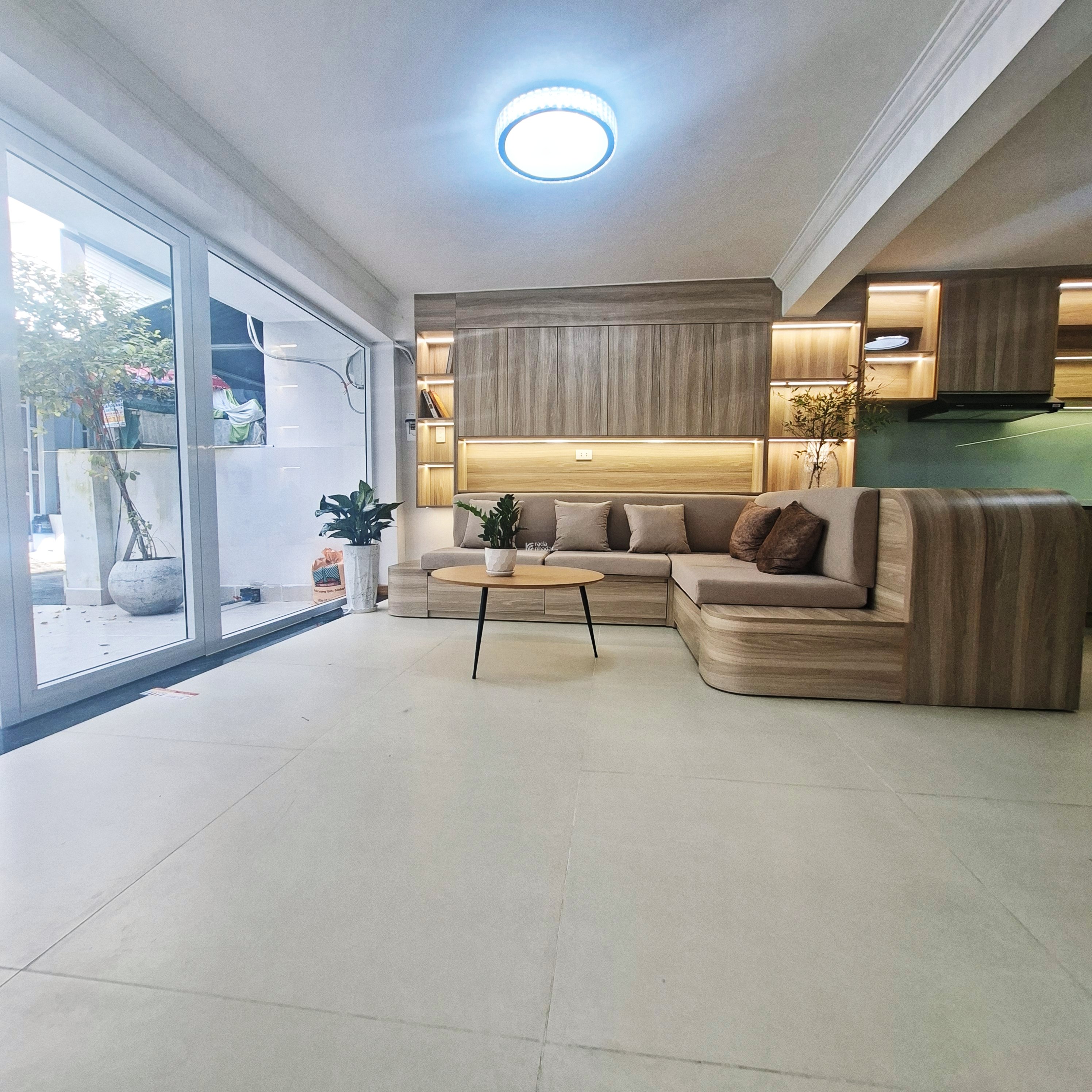 BTân - (2 tầng, ngang 5,3 x 10), 4PN - HXH - Có sân để ô tô trong nhà - sổ hồng - pháp lý chuẩn