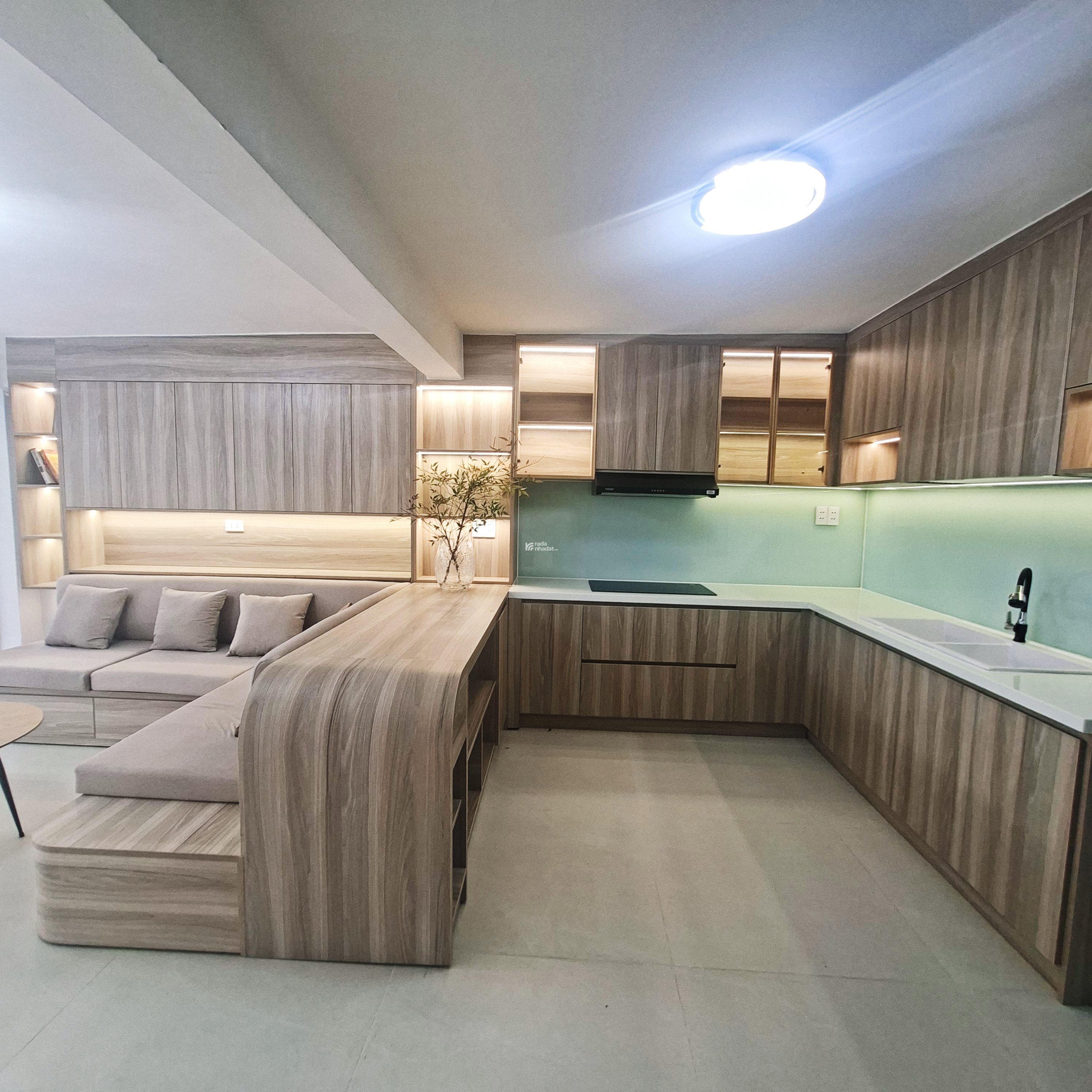 BTân - (2 tầng, ngang 5,3 x 10), 4PN - HXH - Có sân để ô tô trong nhà - sổ hồng - pháp lý chuẩn