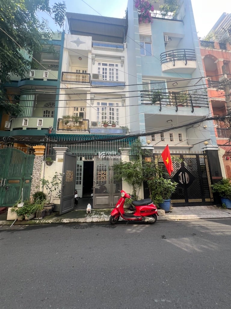 Đặc điểm: Ngay ủy ban nhân dân Quận , Bệnh viện , Trung tâm thương mại , Trường học các cấp 