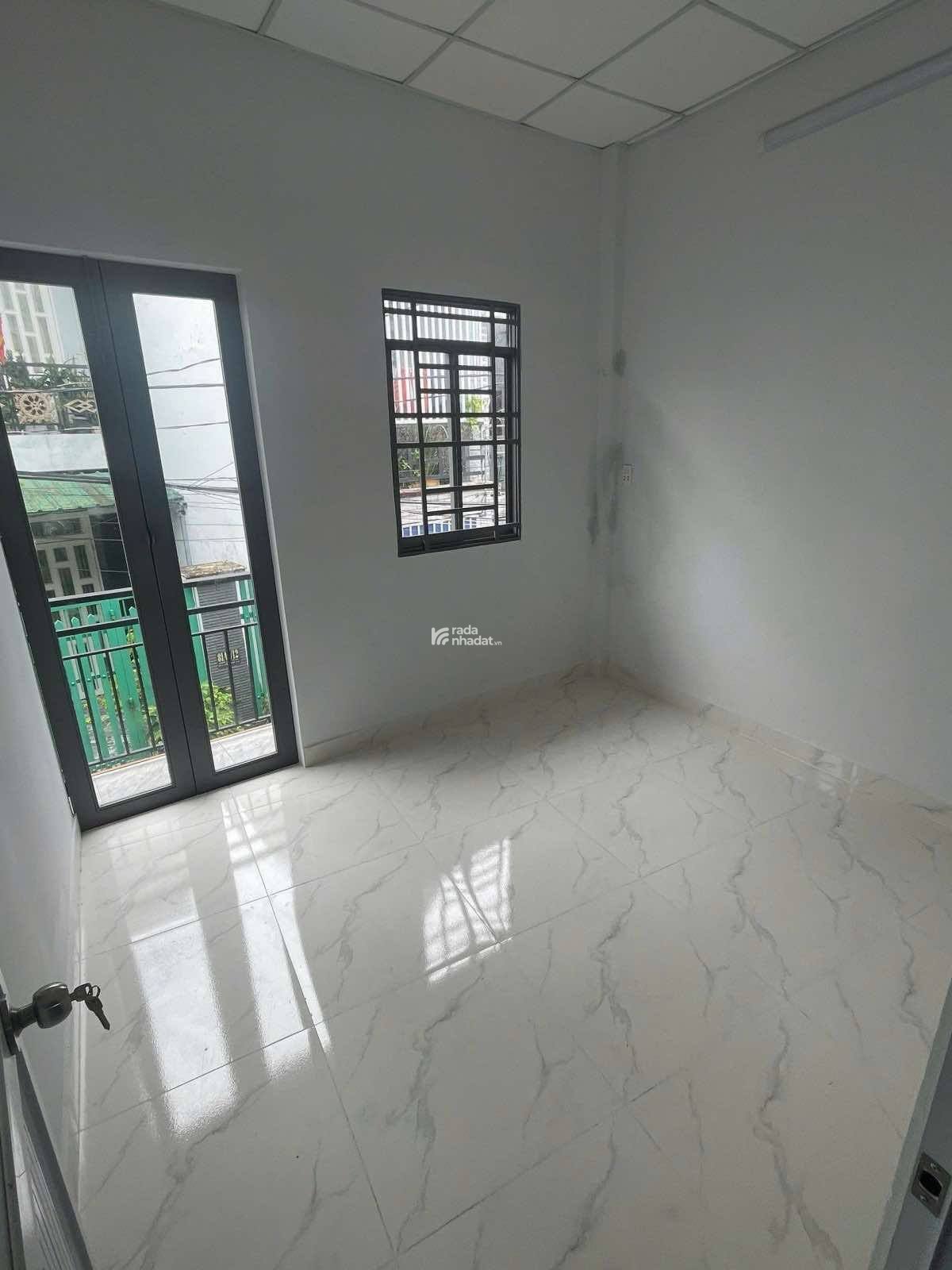 CẦN TIỀN GẤP- BÁN CĂN NHÀ MỚI, Ở NGAY ĐƯỜNG HT 13, Q12- CHỈ 1.65 TỶ- 35 M 2, 2 PN- XE HƠI ĐỖ CỬA.