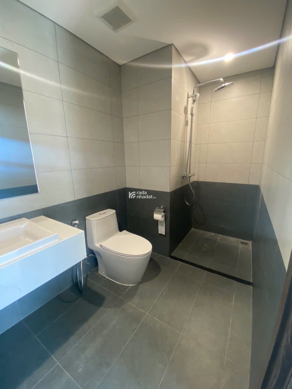Giá Chỉ 5 Tỷ (Bao thuế phí) - Bán gấp Căn Hộ 2PN2WC View Sông Tại The Beverly