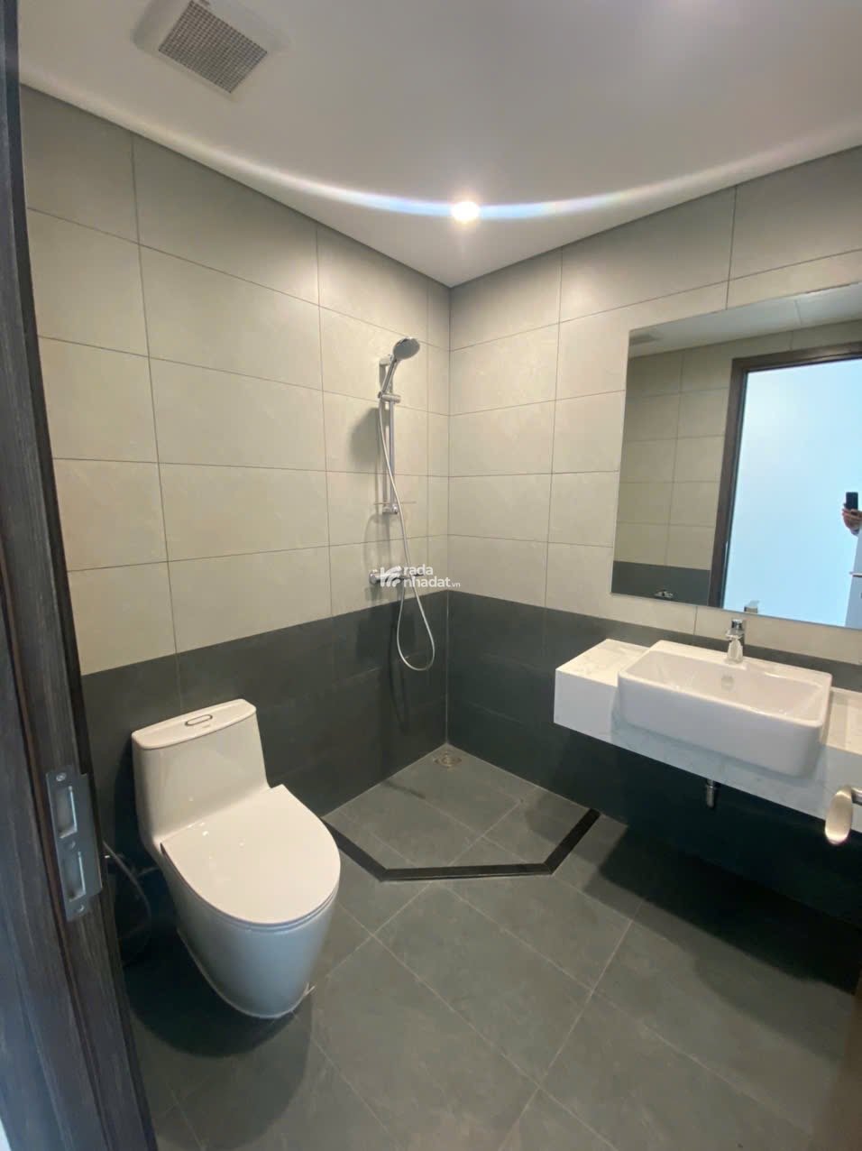 Giá Chỉ 5 Tỷ (Bao thuế phí) - Bán gấp Căn Hộ 2PN2WC View Sông Tại The Beverly
