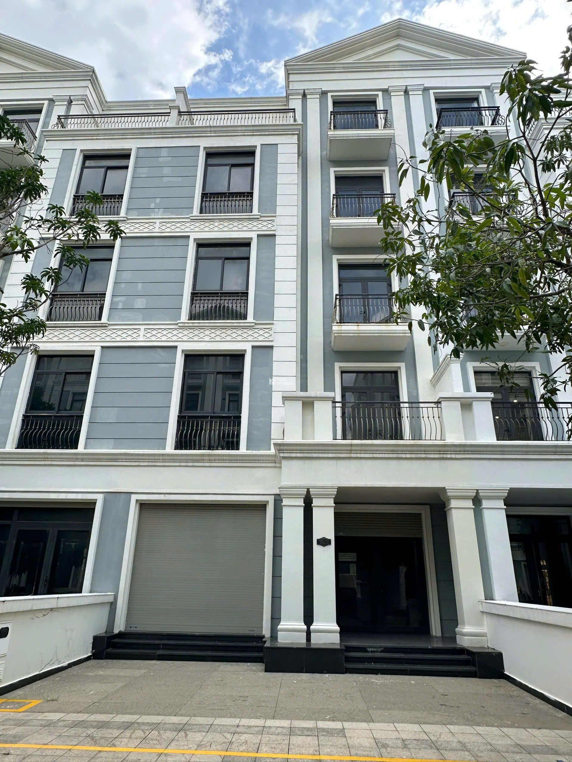 BÁN NHƯƠNG NHANH NHÀ PHỐ 144m2 VỊ TRÍ ĐẸP GẦN CÔNG VIÊN & BẾN DU THUYỀN, TẠI VINHOMES GRAND PARK