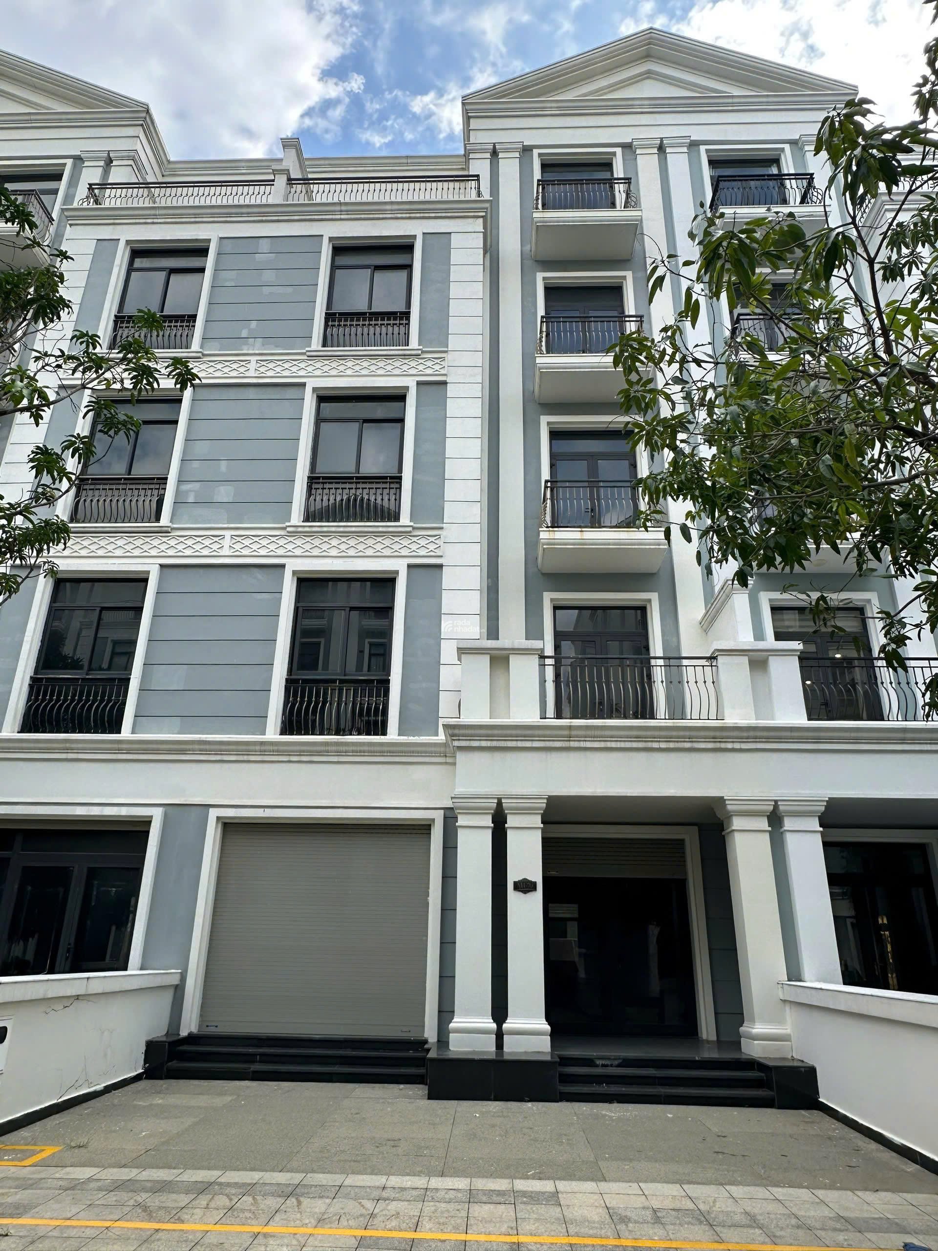 BÁN NHƯƠNG NHANH NHÀ PHỐ 144m2 VỊ TRÍ ĐẸP GẦN CÔNG VIÊN & BẾN DU THUYỀN, TẠI VINHOMES GRAND PARK