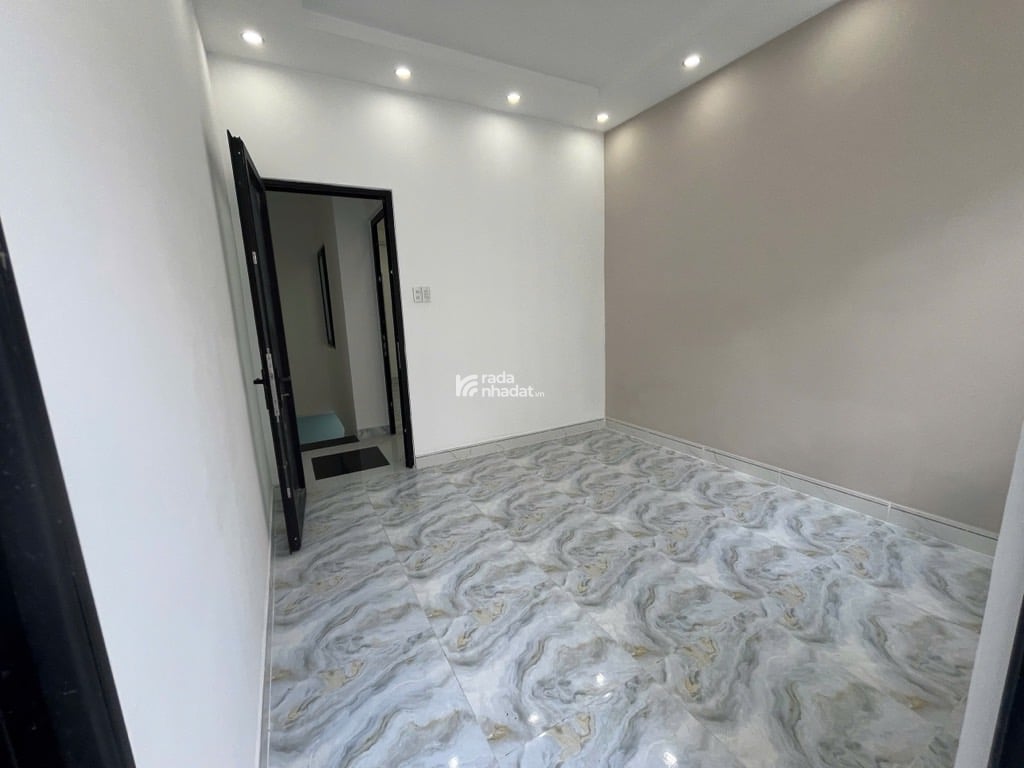 Nhà Đẹp 2 Tầng  Sân Thượng, 2PN 2WC Vào Ở Ngay, Đường Thái Phiên Quận 11