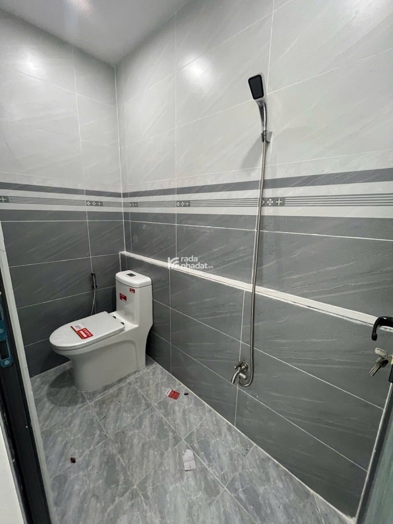 Nhà Đẹp 2 Tầng  Sân Thượng, 2PN 2WC Vào Ở Ngay, Đường Thái Phiên Quận 11