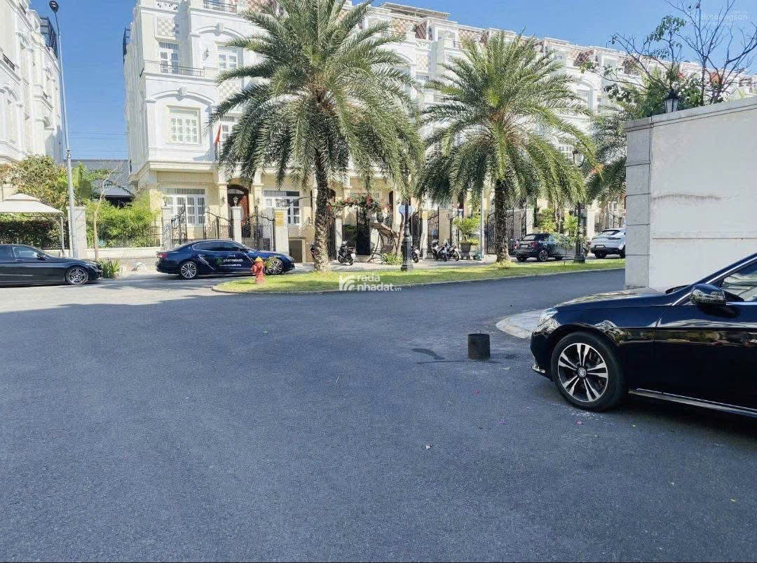 CHO THUÊ BIỆT THỰ COMPOUND LITTLE VILLAGE SÁT BÊN GIGAMALL 4P GIÁ 22TR