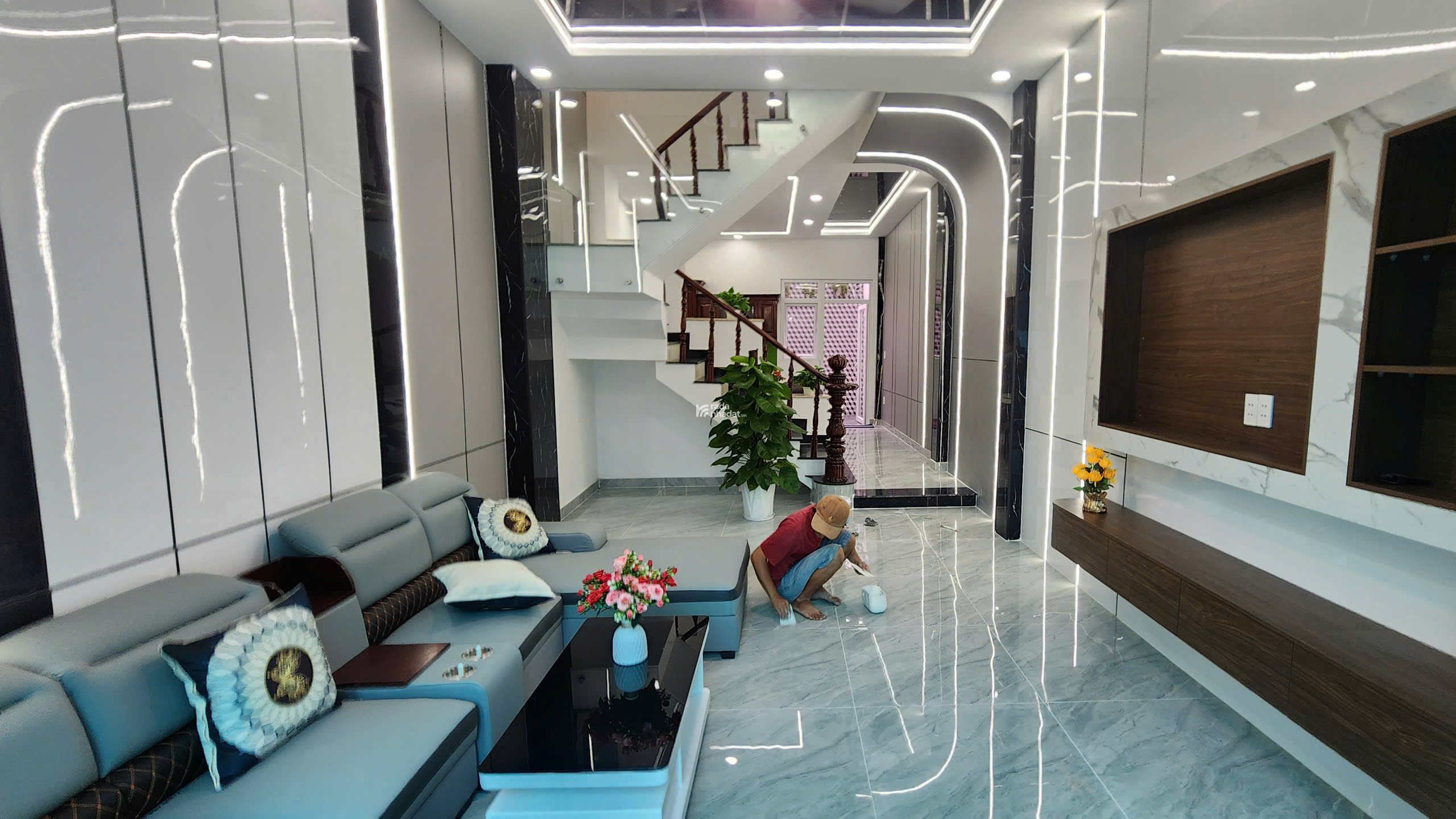 BÁN NHÀ ĐẸP 1 TRỆT 3 LẦU 4X25M - SÂN XE HƠI RỘNG - GẦN HÀ HUY GIÁP