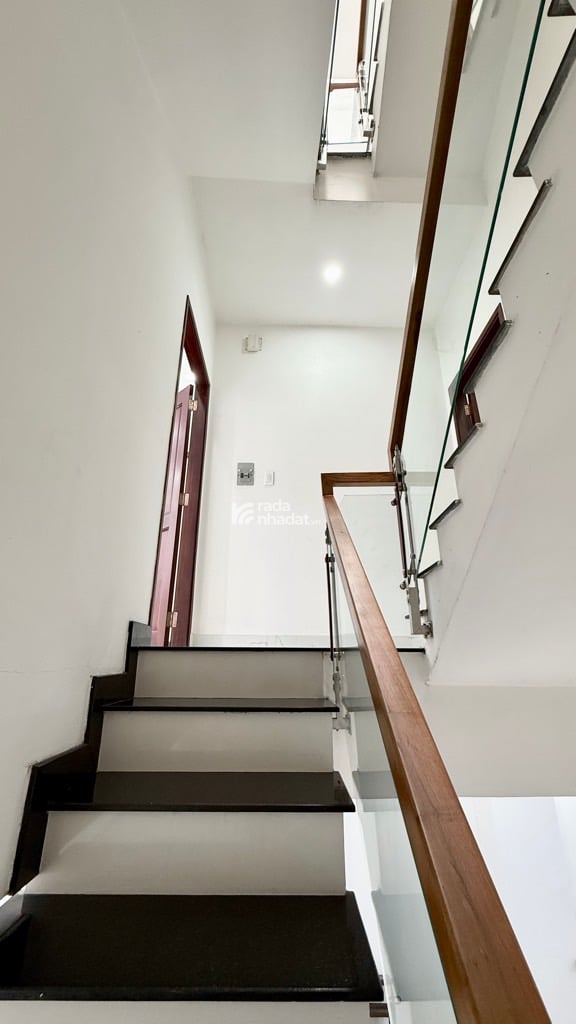 KHU PHÂN LÔ BÌNH TÂN - NGANG 5M - HẺM XE HƠI - NHÀ ĐẸP XINH