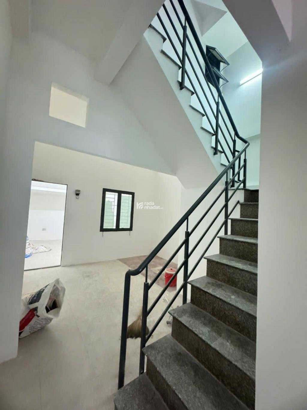 BÁN NHÀ CỘNG HÒA 63M2 13.9 TỶ HẺM 8M THÔNG GẦN VÒNG XOAY LĂNG CHA CẢ NHÀ 5 TẦNG 12 PHÒNG SỔ VUÔNG