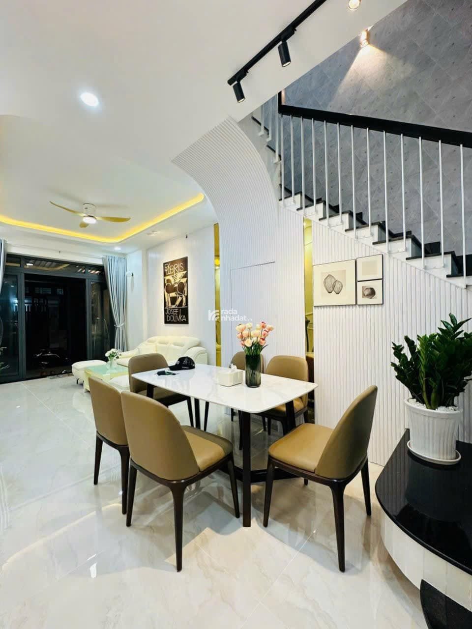 Cho thuê CC Central Field 219 Trung Kính, nhà đẹp, 14 triệu, 70m2, 2pn, 2vs. LH 0936 381 ***