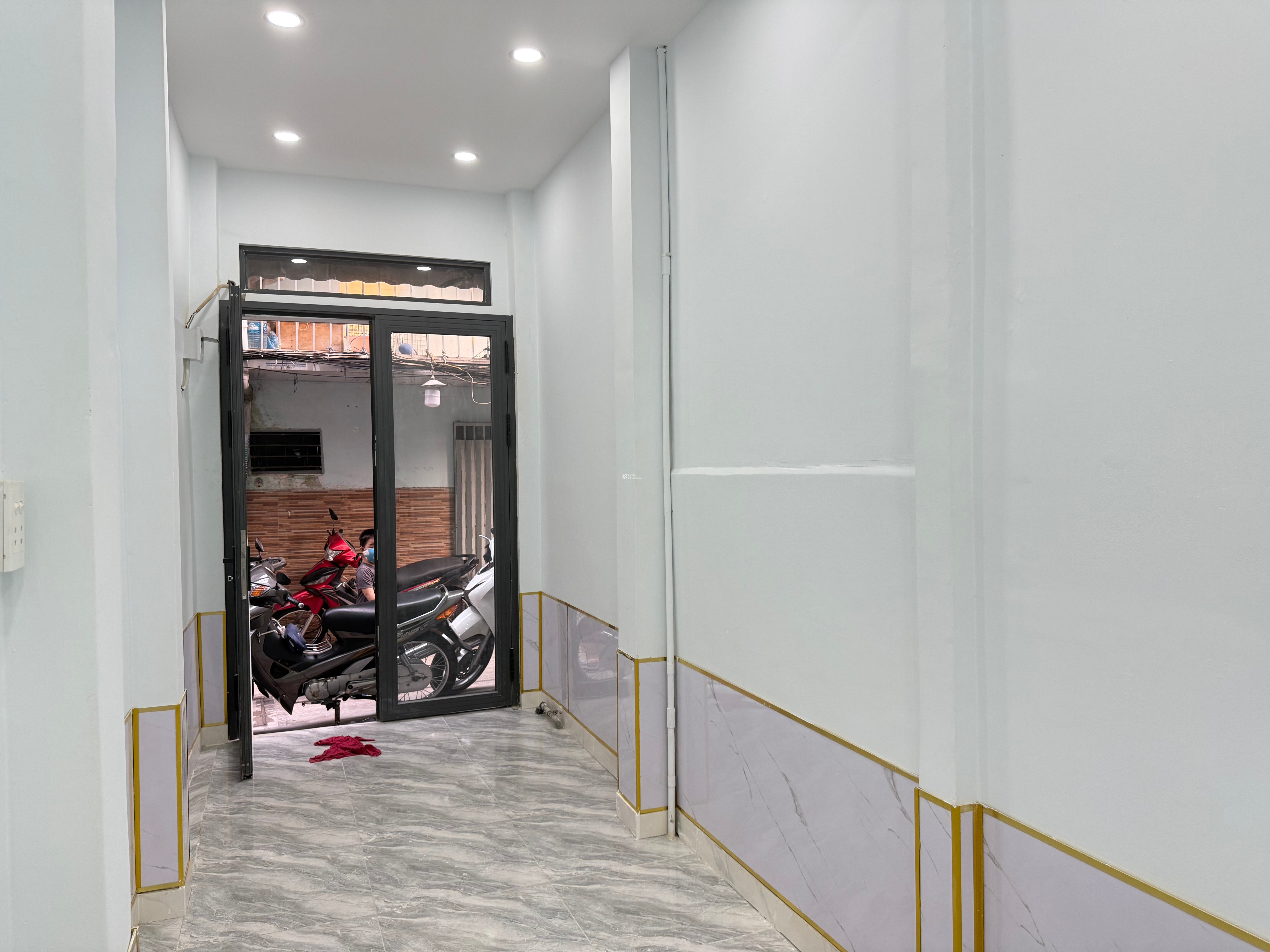 Nhà Quận 1 , Đường Trần Hưng Đạo , dọn vào ở ngay 