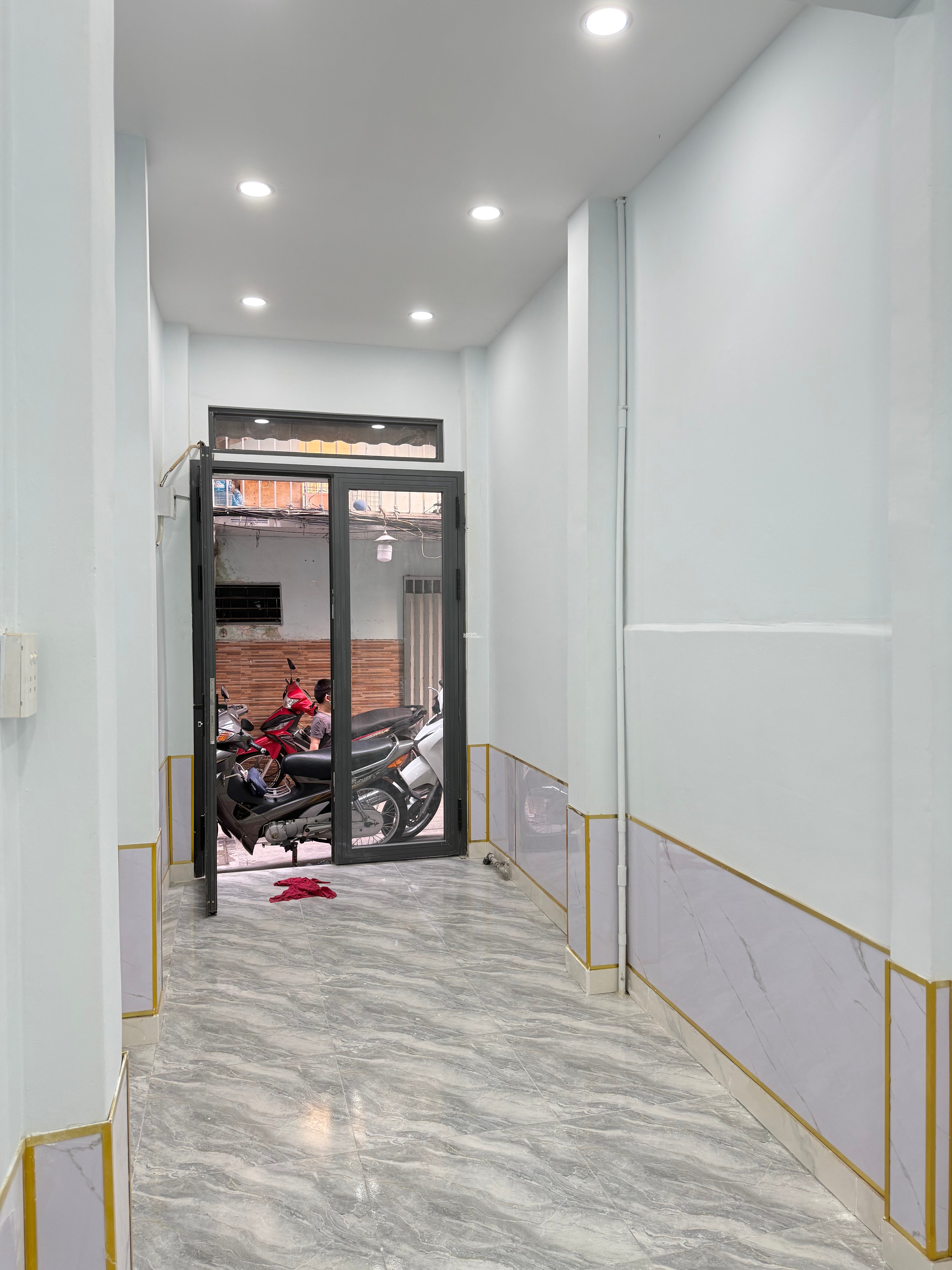 Nhà Quận 1 , Đường Trần Hưng Đạo , dọn vào ở ngay 