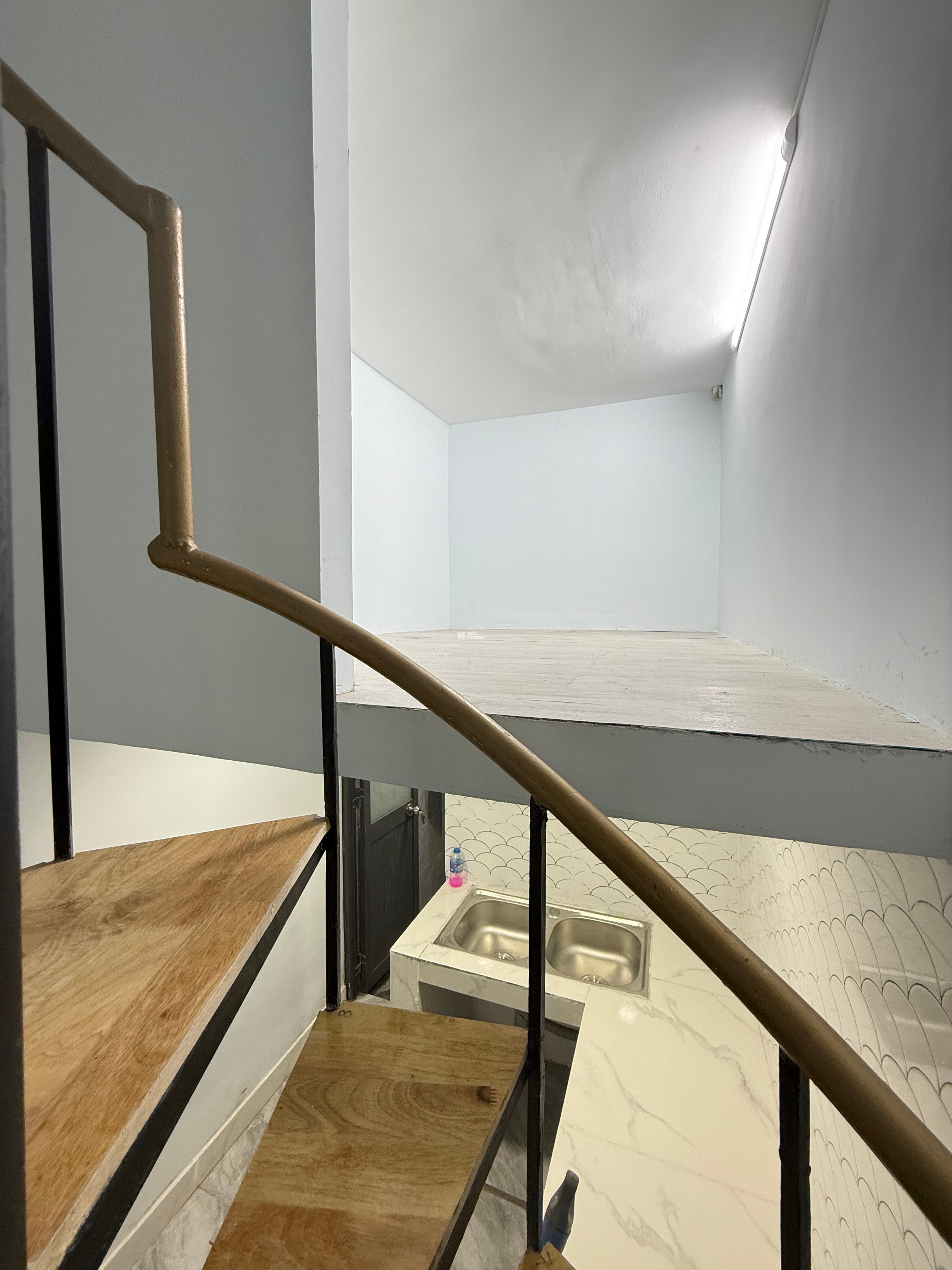 Nhà Quận 1 , Đường Trần Hưng Đạo , dọn vào ở ngay 