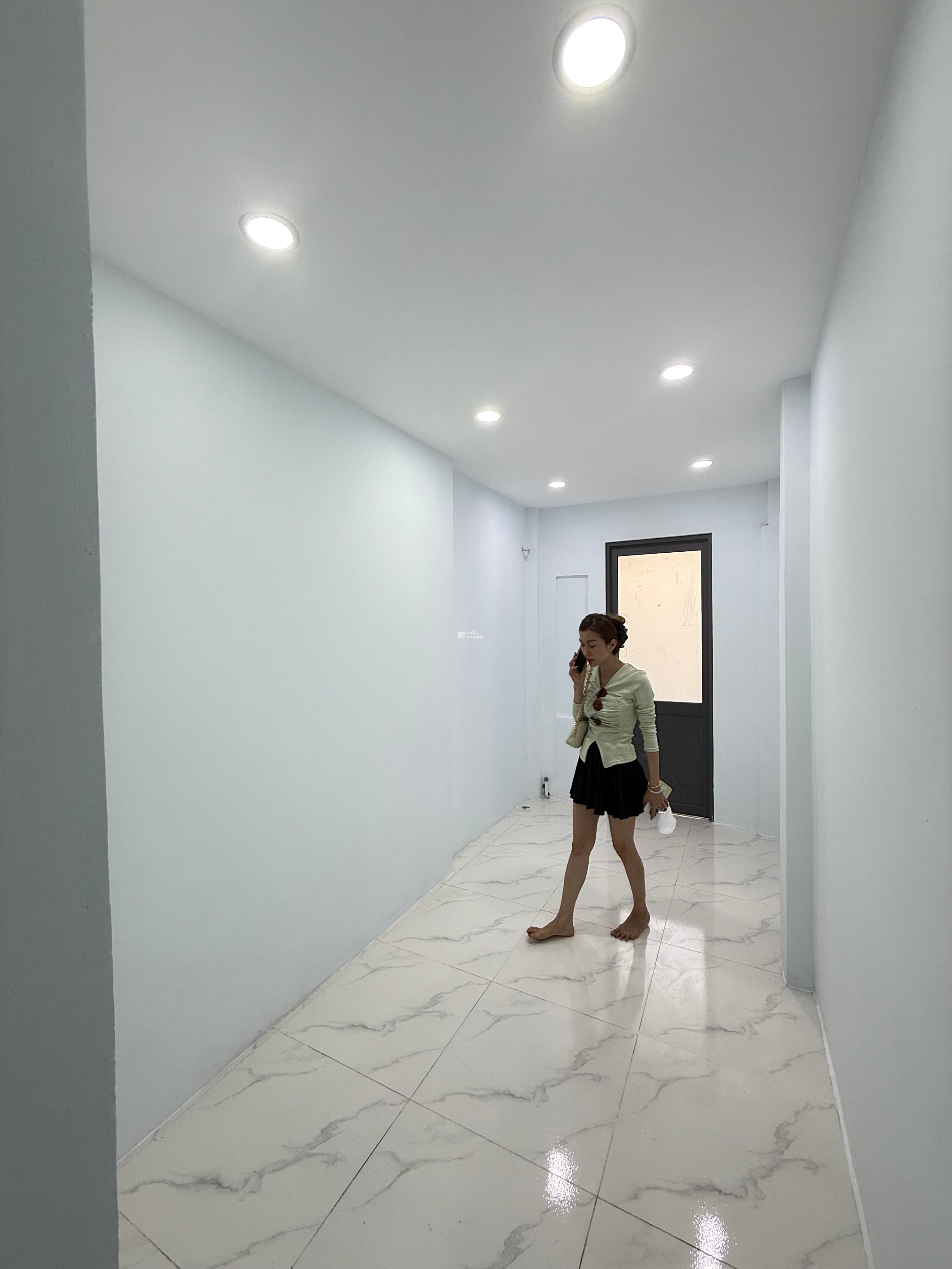 Nhà Quận 1 , Đường Trần Hưng Đạo , dọn vào ở ngay 