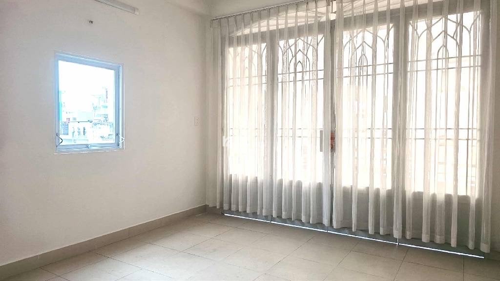 CÁCH MT 2 CĂN - HẺM 8M -  NHÀ 4 TẦNG VỊ TRÍ KINH DOANH