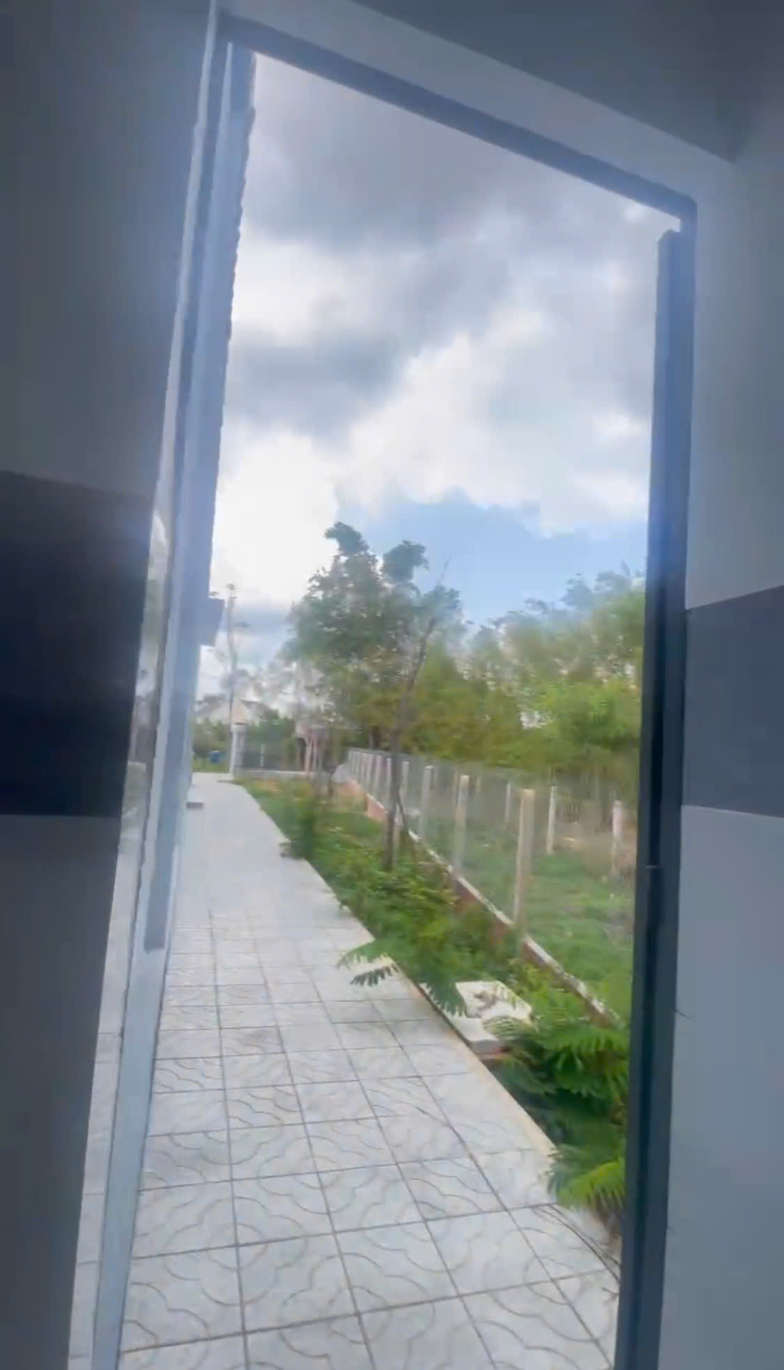 Cần Bán lô đất 1200m2 có sẵn nhà trên đất, chỉ 1 tỷ 050tr, thổ cư 300m2, Long Chữ Bến cầu